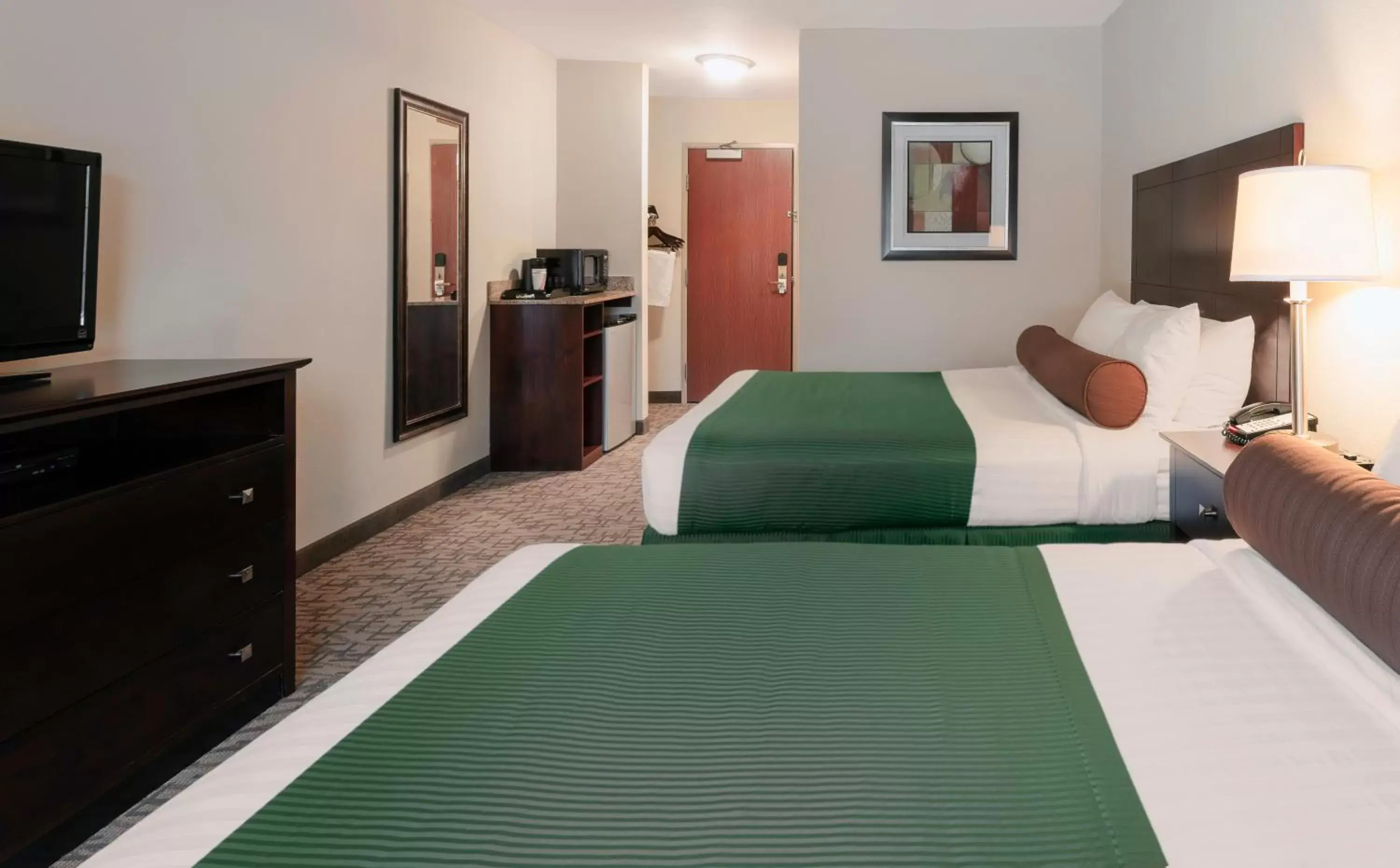 Bed in Cobblestone Inn & Suites - Durand