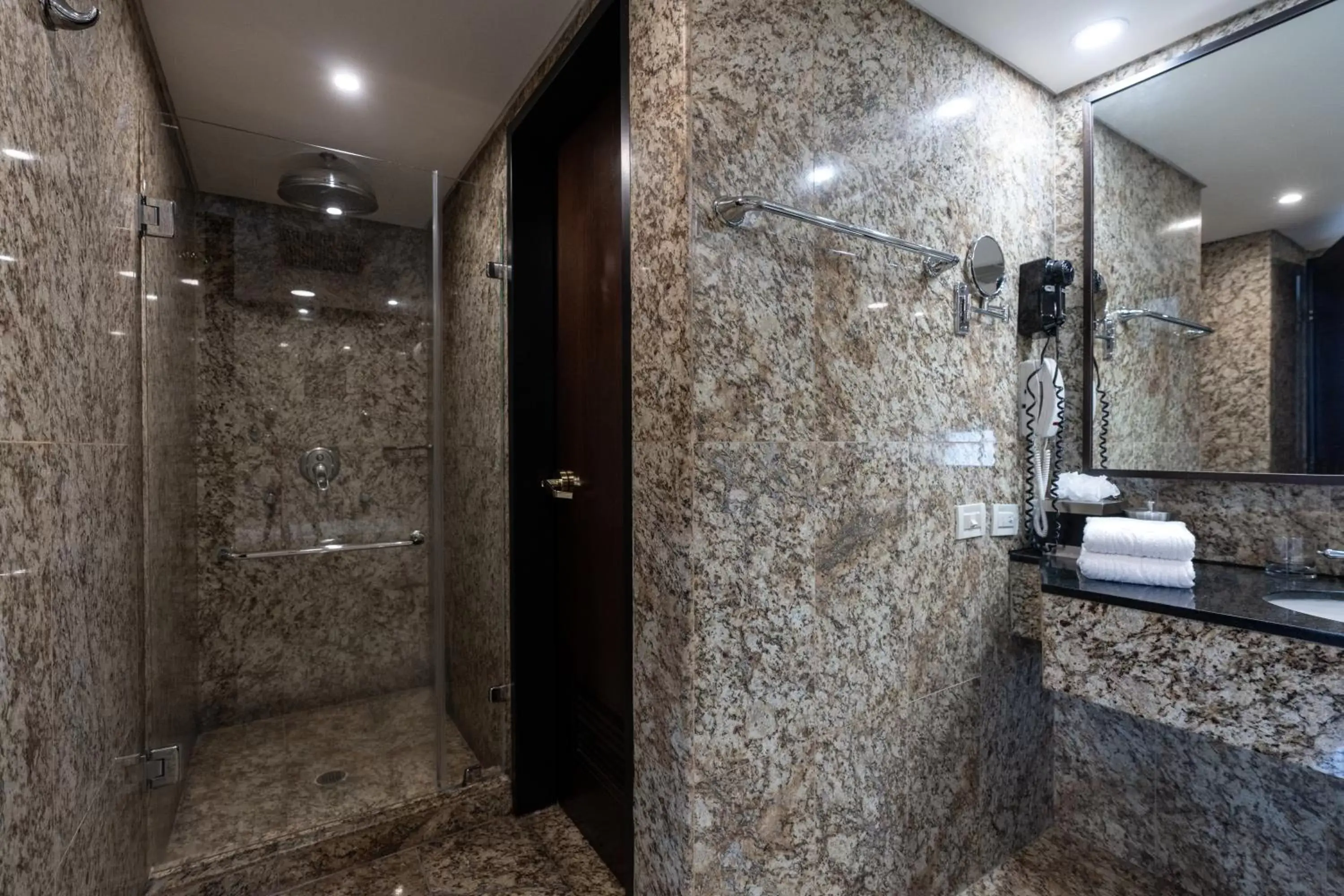 Shower, Bathroom in Eurobuilding Hotel & Suites Caracas