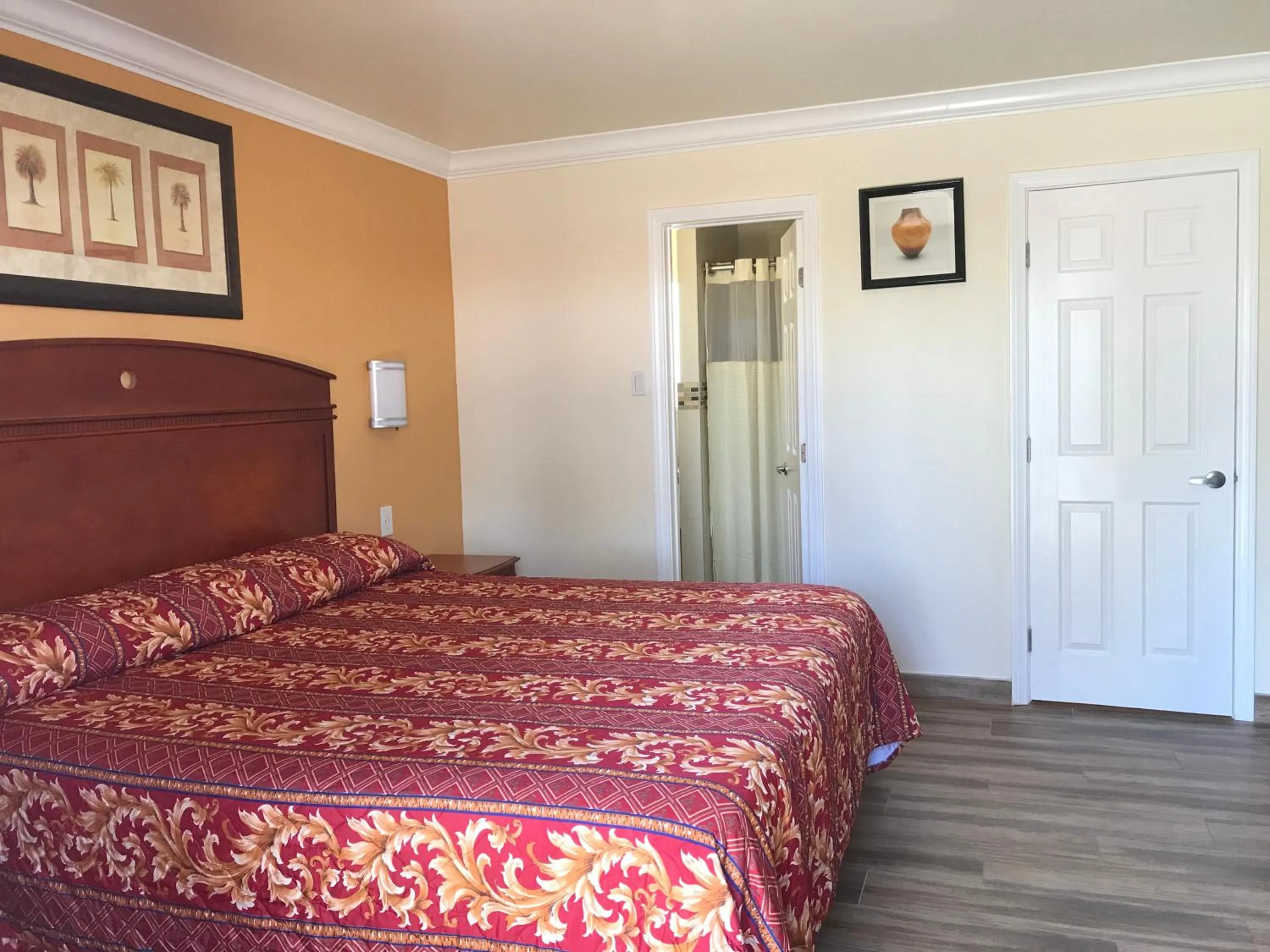 Photo of the whole room, Bed in El Rancho Dolores at JT National Park