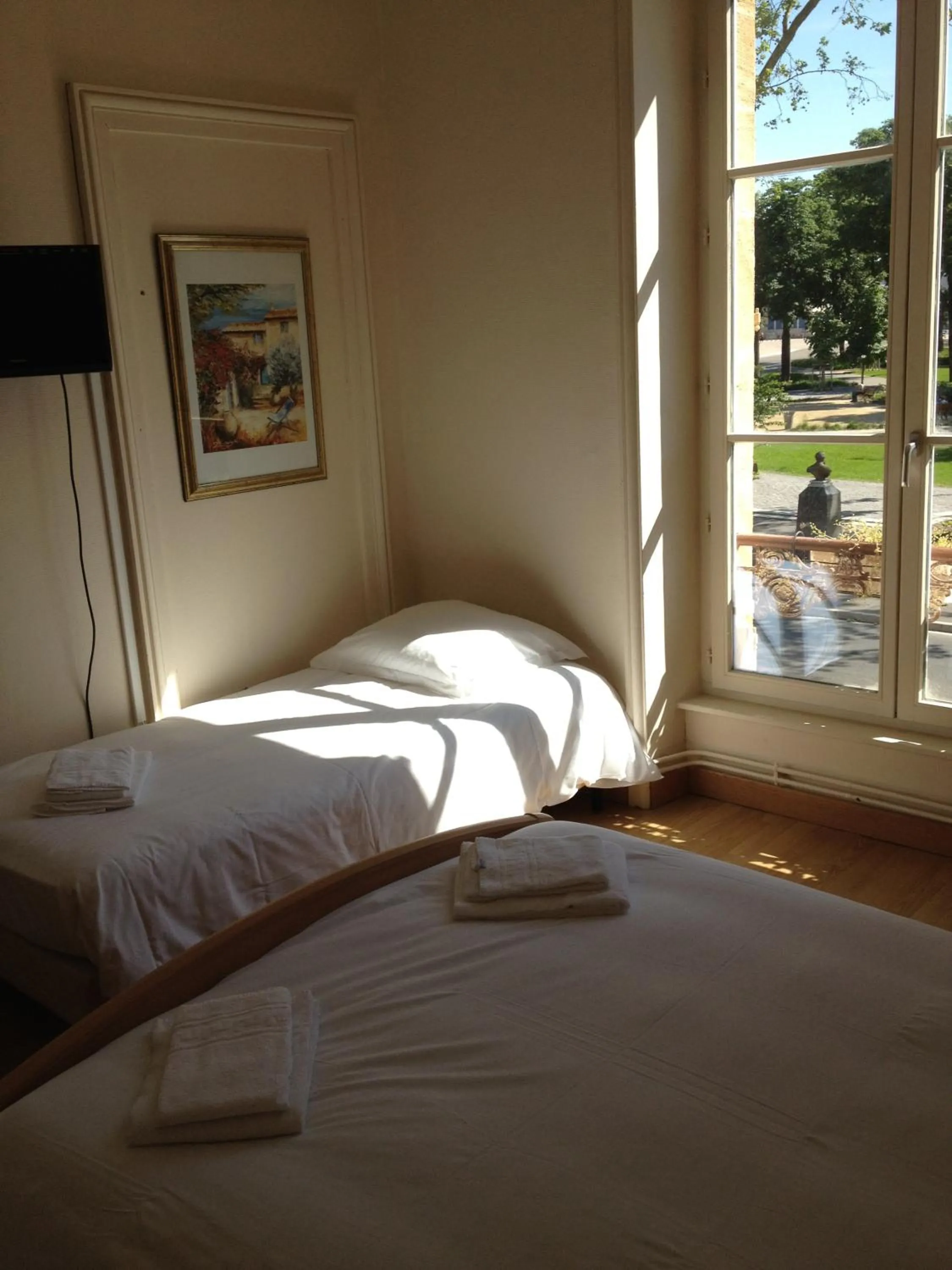 Photo of the whole room, Bed in Hotel Couleurs Sud Centre-ville Gare Charleville-Mézières