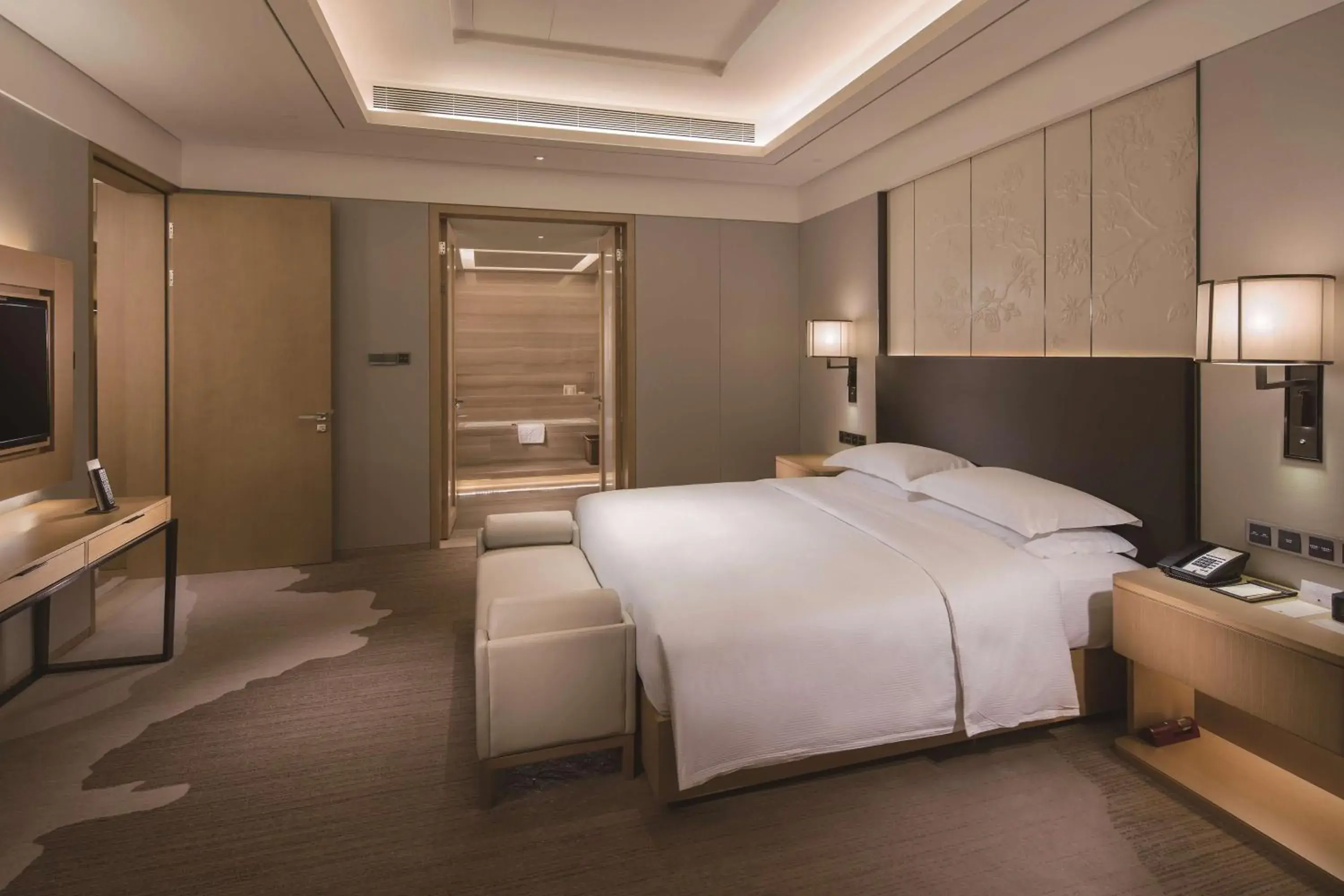 Bedroom, Bed in DoubleTree by Hilton Chengdu Longquanyi