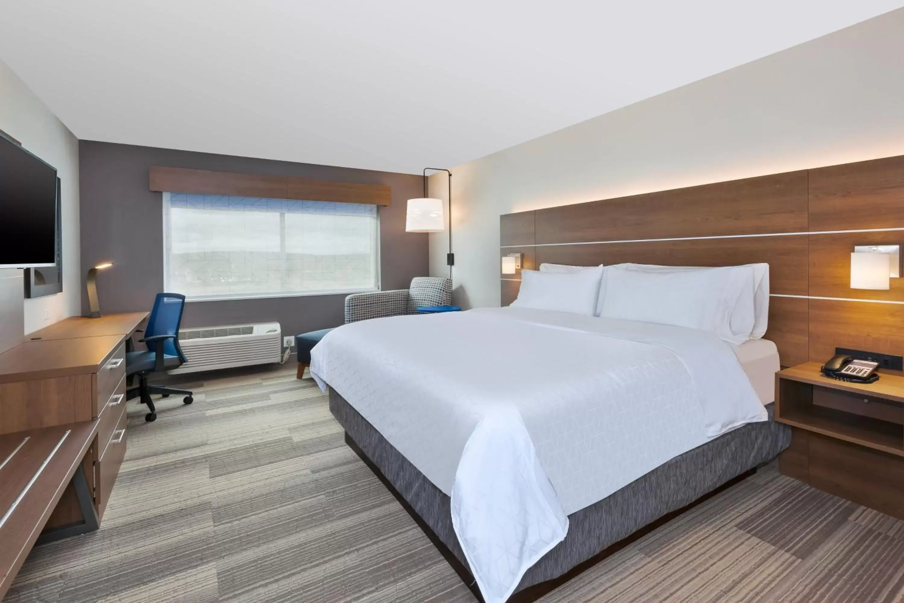 Photo of the whole room, Bed in Holiday Inn Express- Eau Claire West I-94, an IHG Hotel
