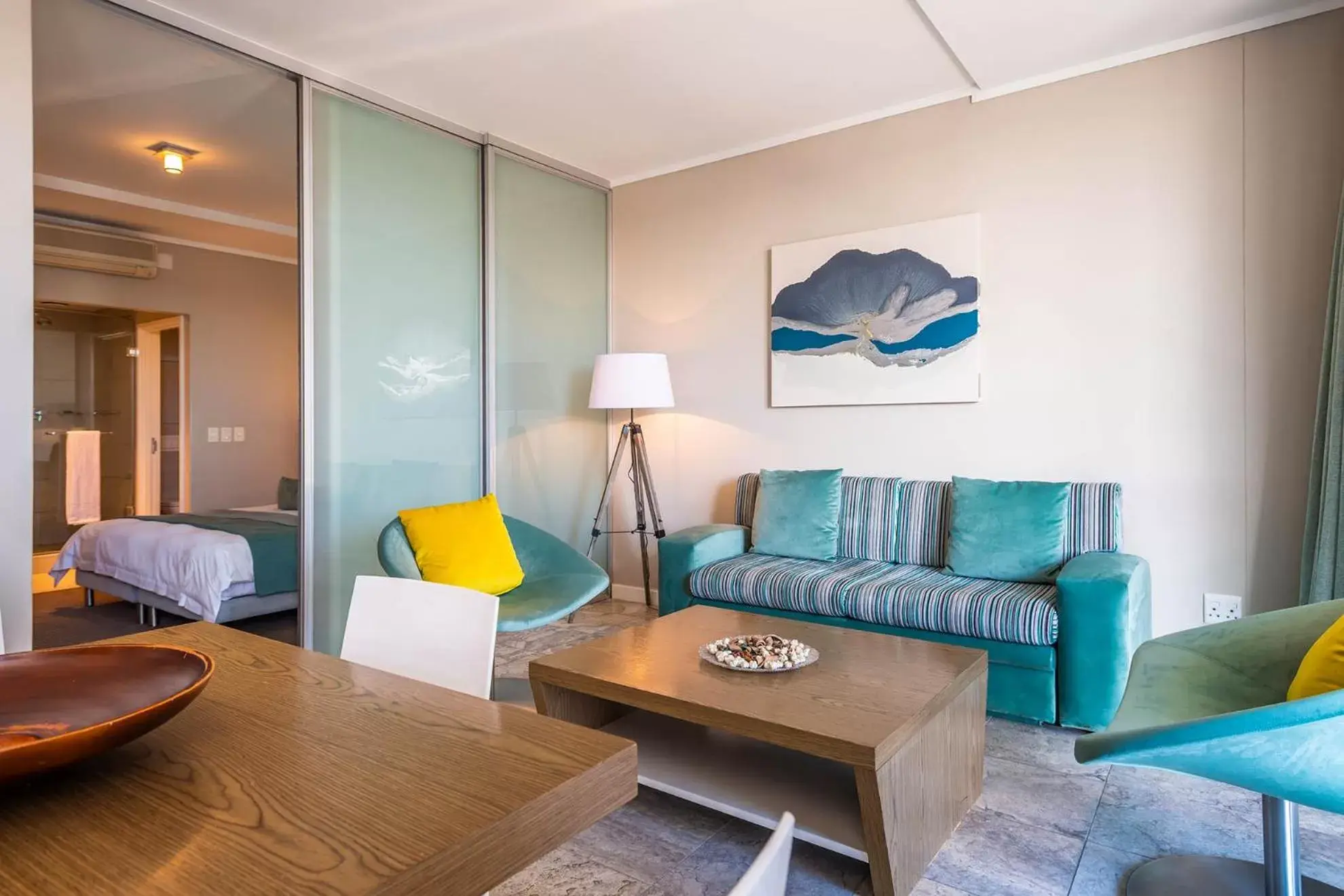 Shower, Seating Area in aha Harbour Bridge Hotel & Suites