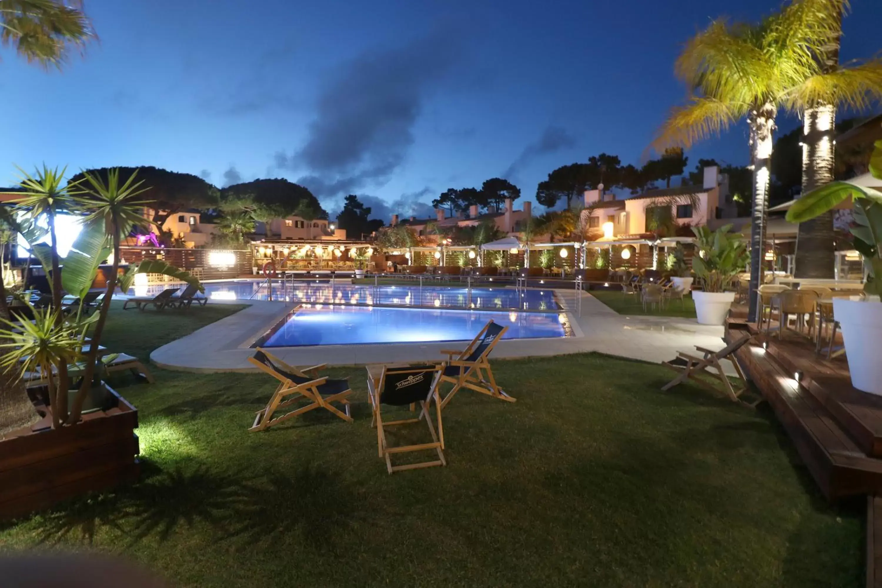 Swimming Pool in Apartamentos Honorio - Pool and Garden