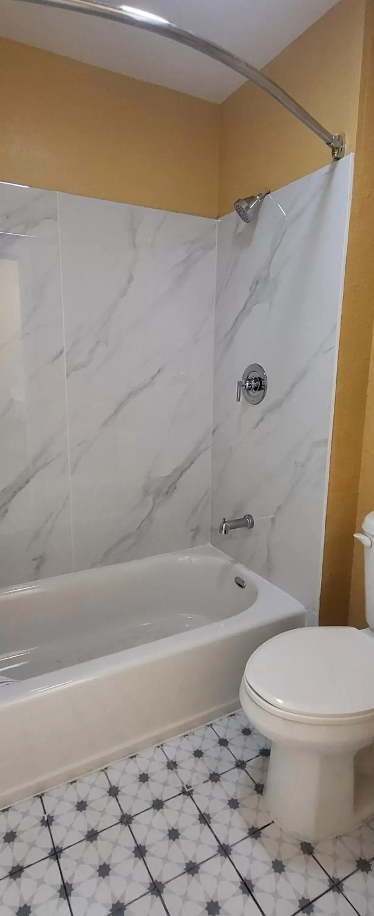 Shower, Bathroom in Olympic Inn & Suites Port Angeles