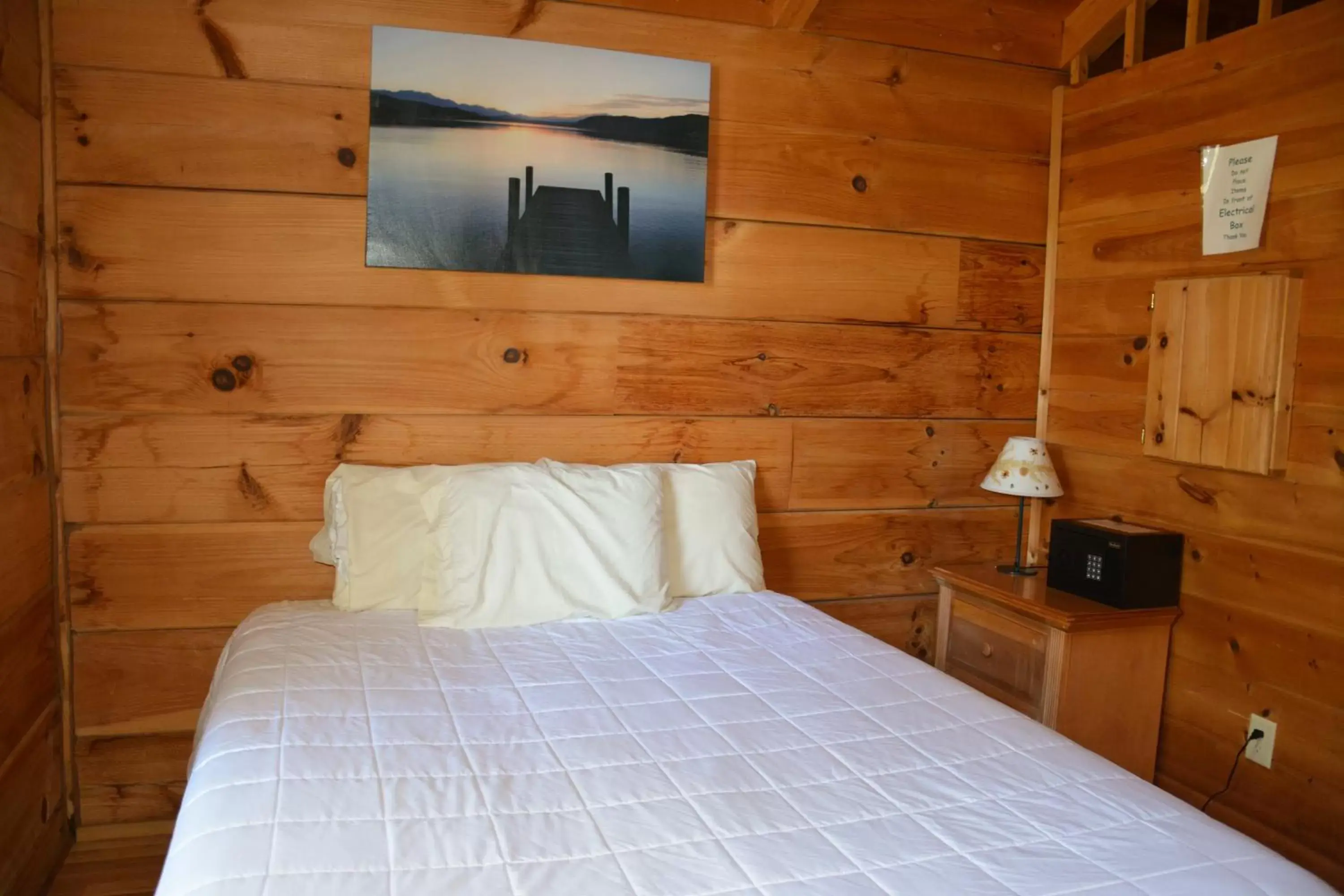 Bed in Camp Mack, A Guy Harvey Lodge