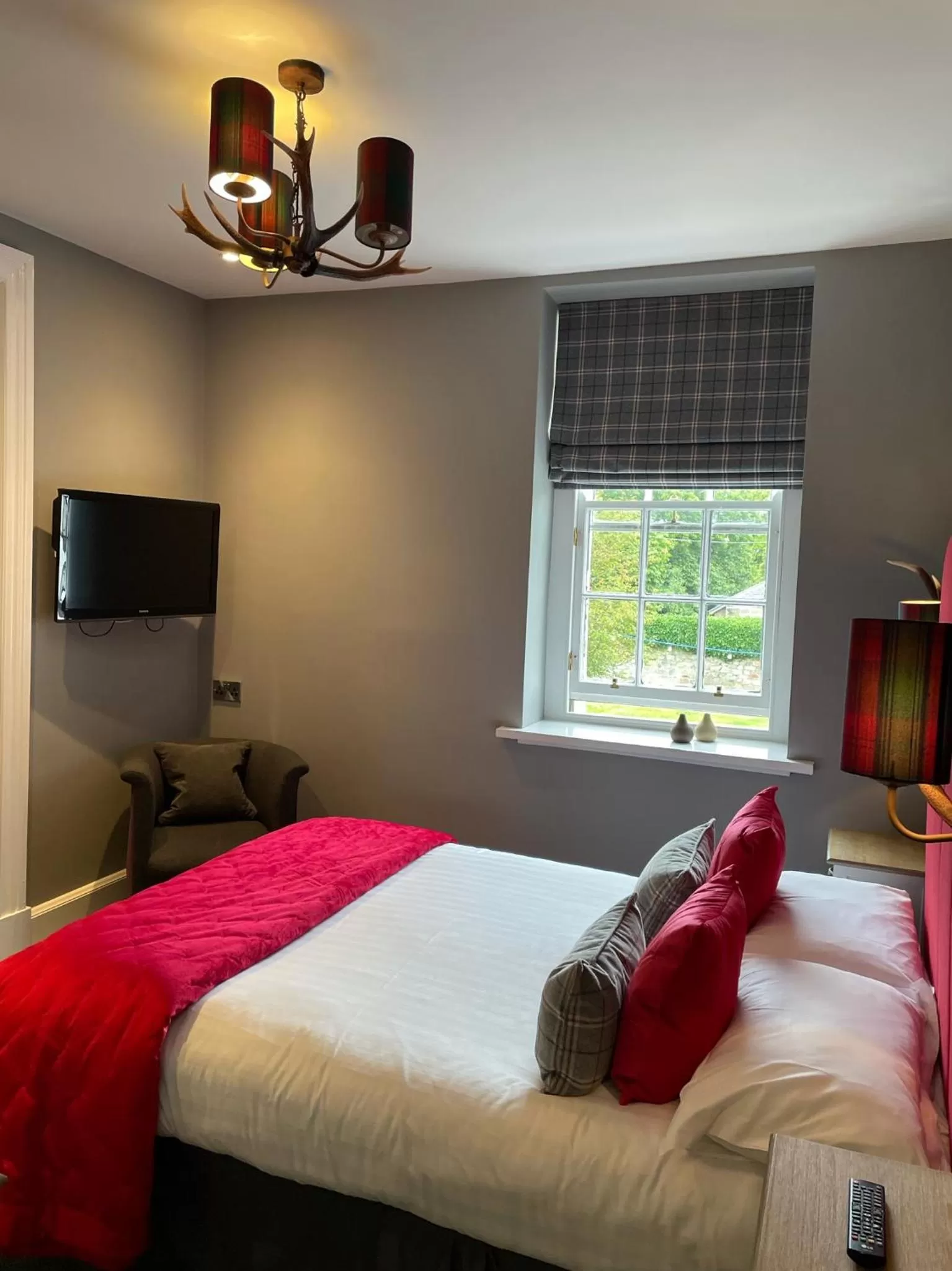 Bed in The Original Rosslyn Inn