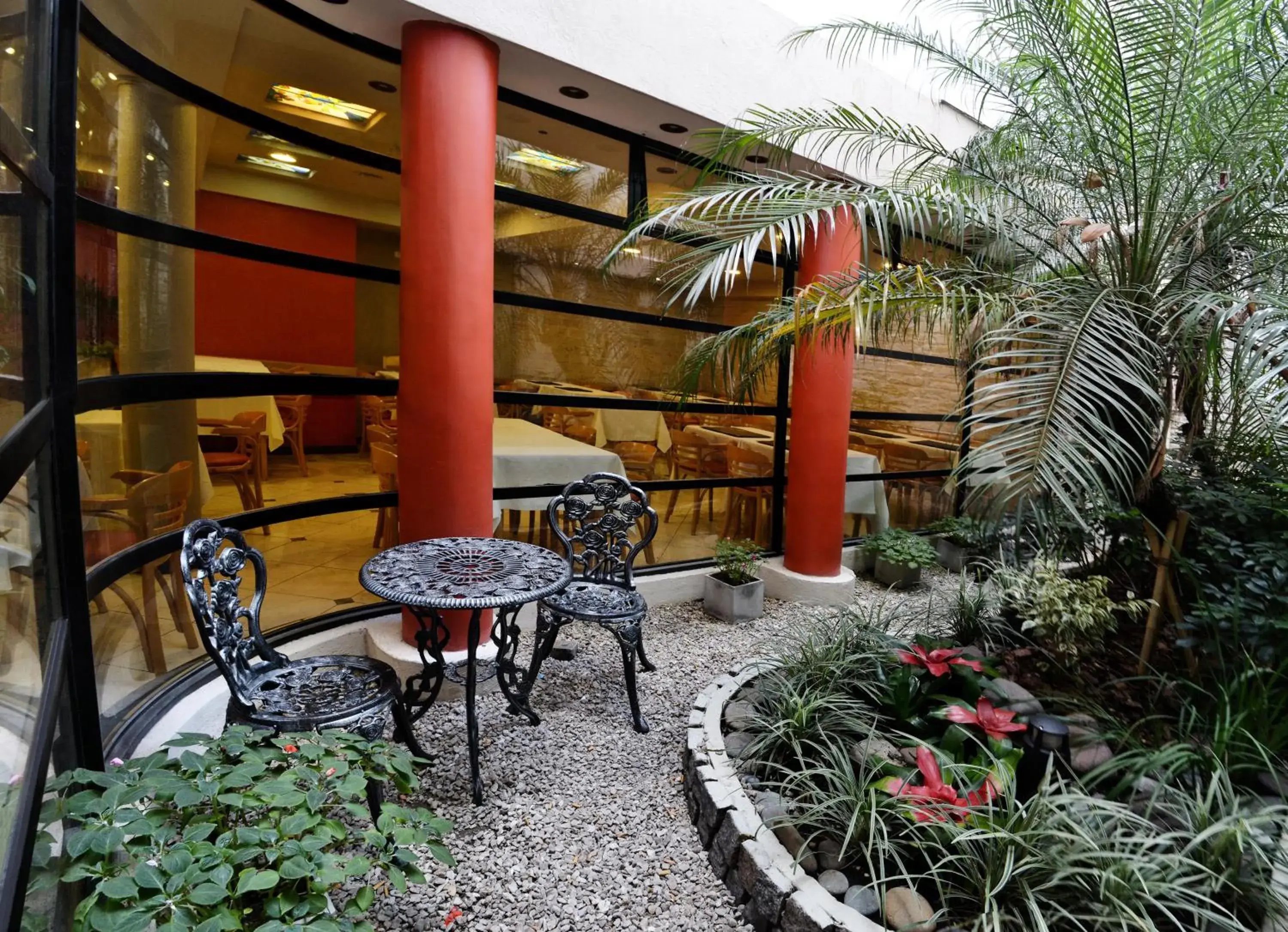 Garden in Sarmiento Palace Hotel