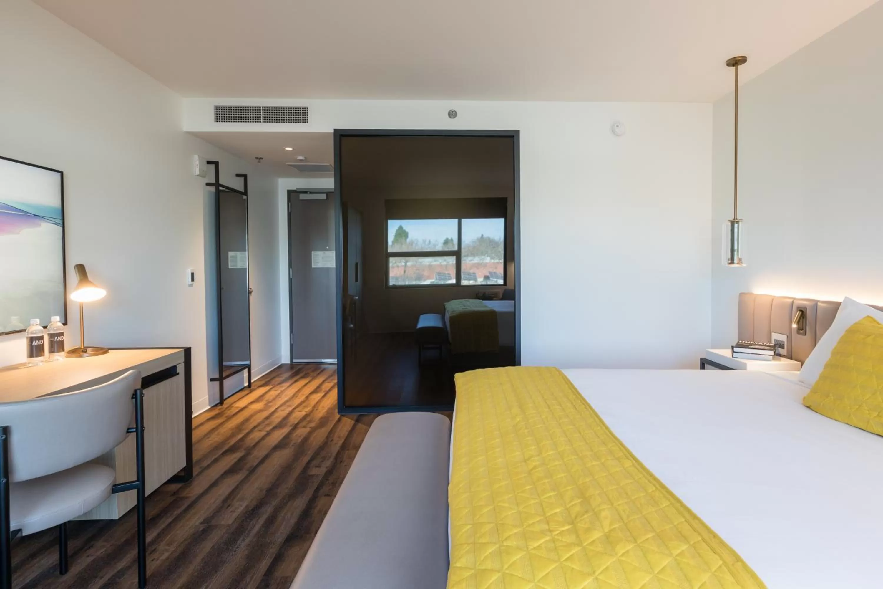 Photo of the whole room, Bed in Shashi Hotel Mountain View Palo Alto