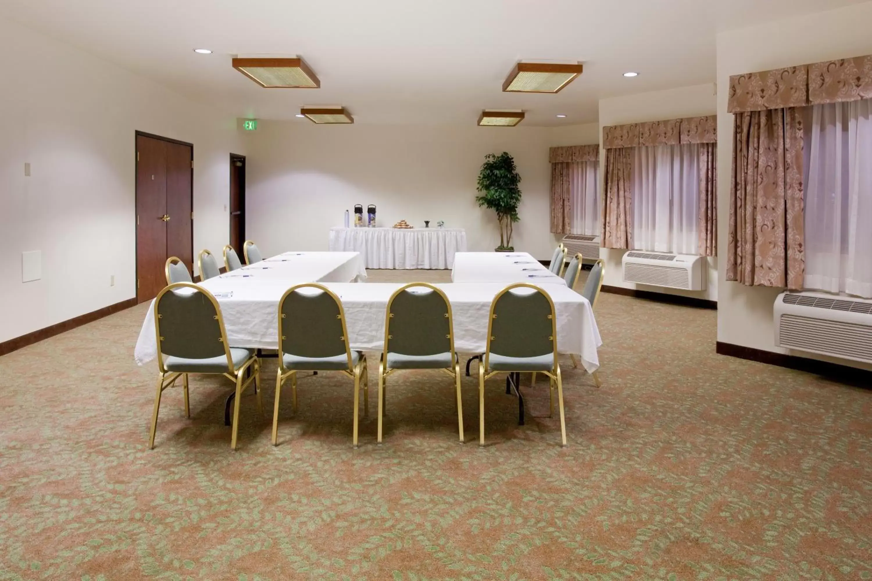 Meeting/conference room in Holiday Inn Express & Suites Colorado Springs-Airport, an IHG Hotel