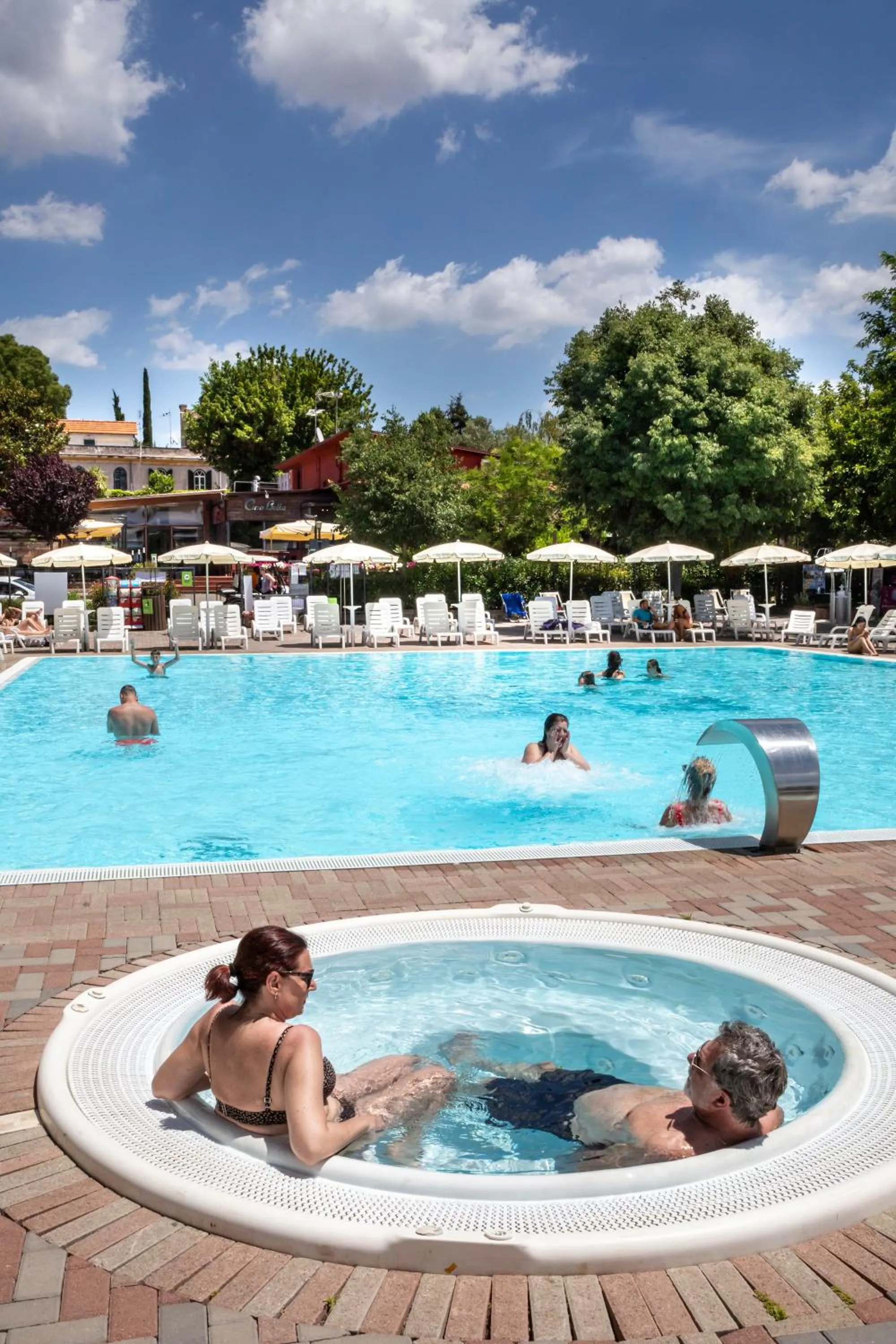 Swimming pool in hu Roma Camping In Town