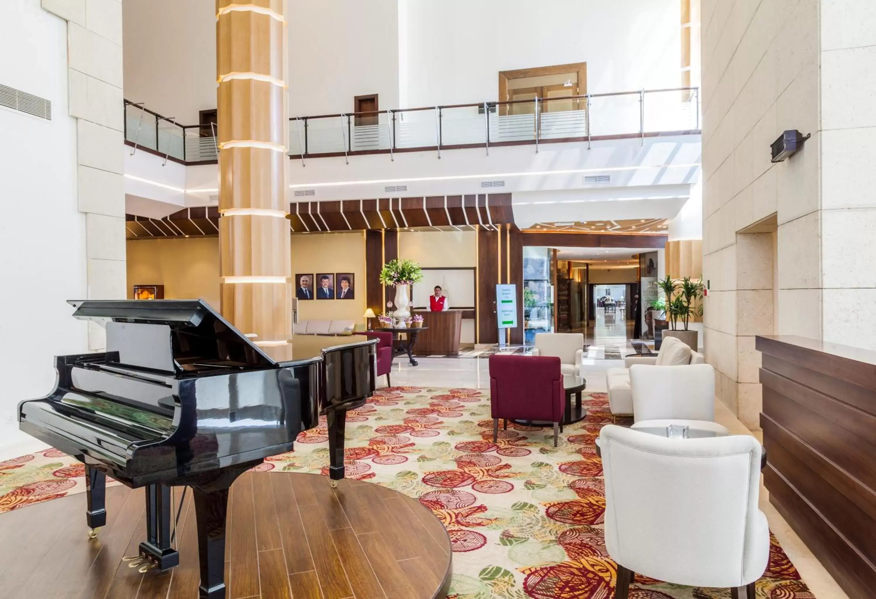 Lobby or reception, Lounge/Bar in Mövenpick Hotel Amman