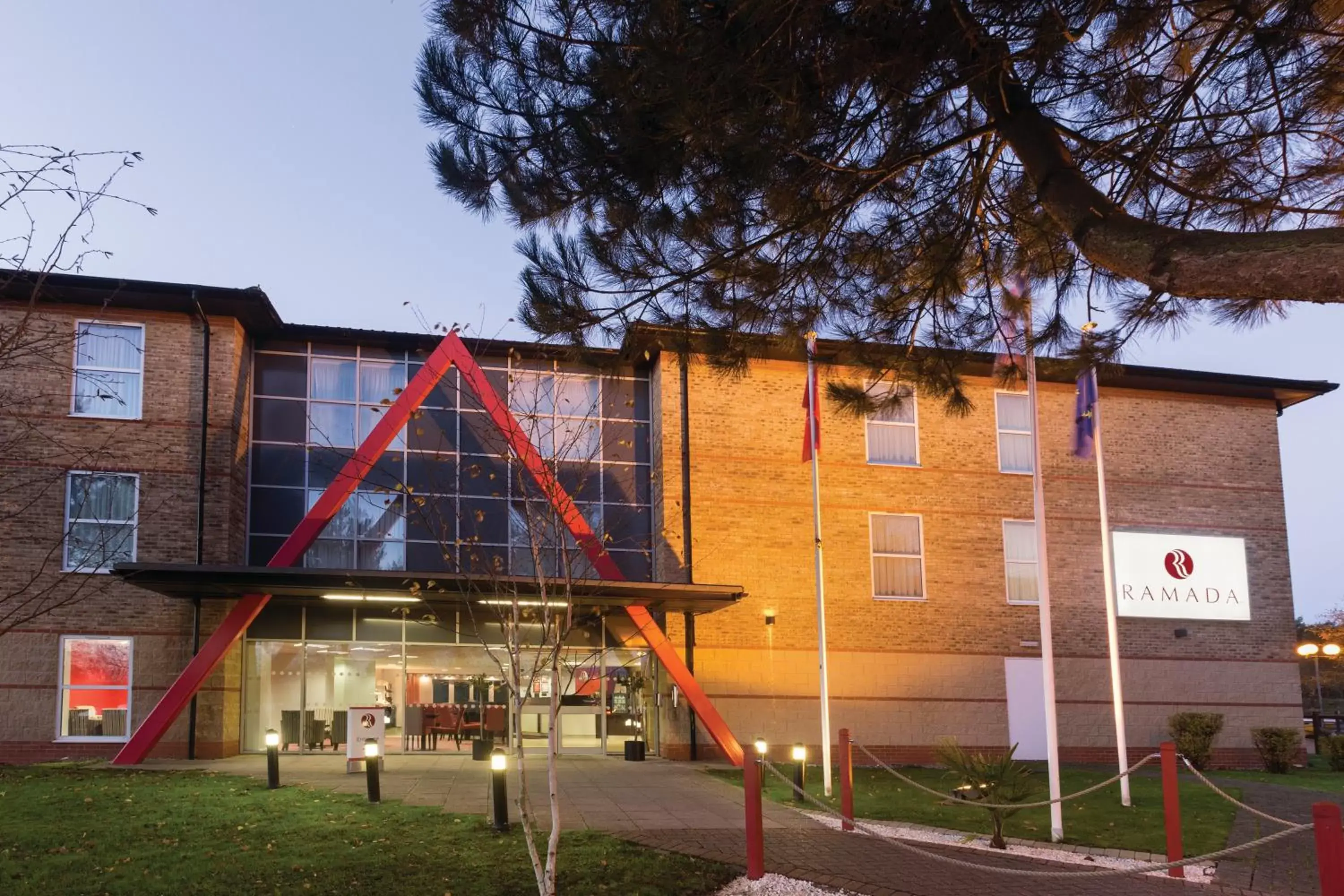 Facade/entrance, Property Building in Ramada London Stansted Airport