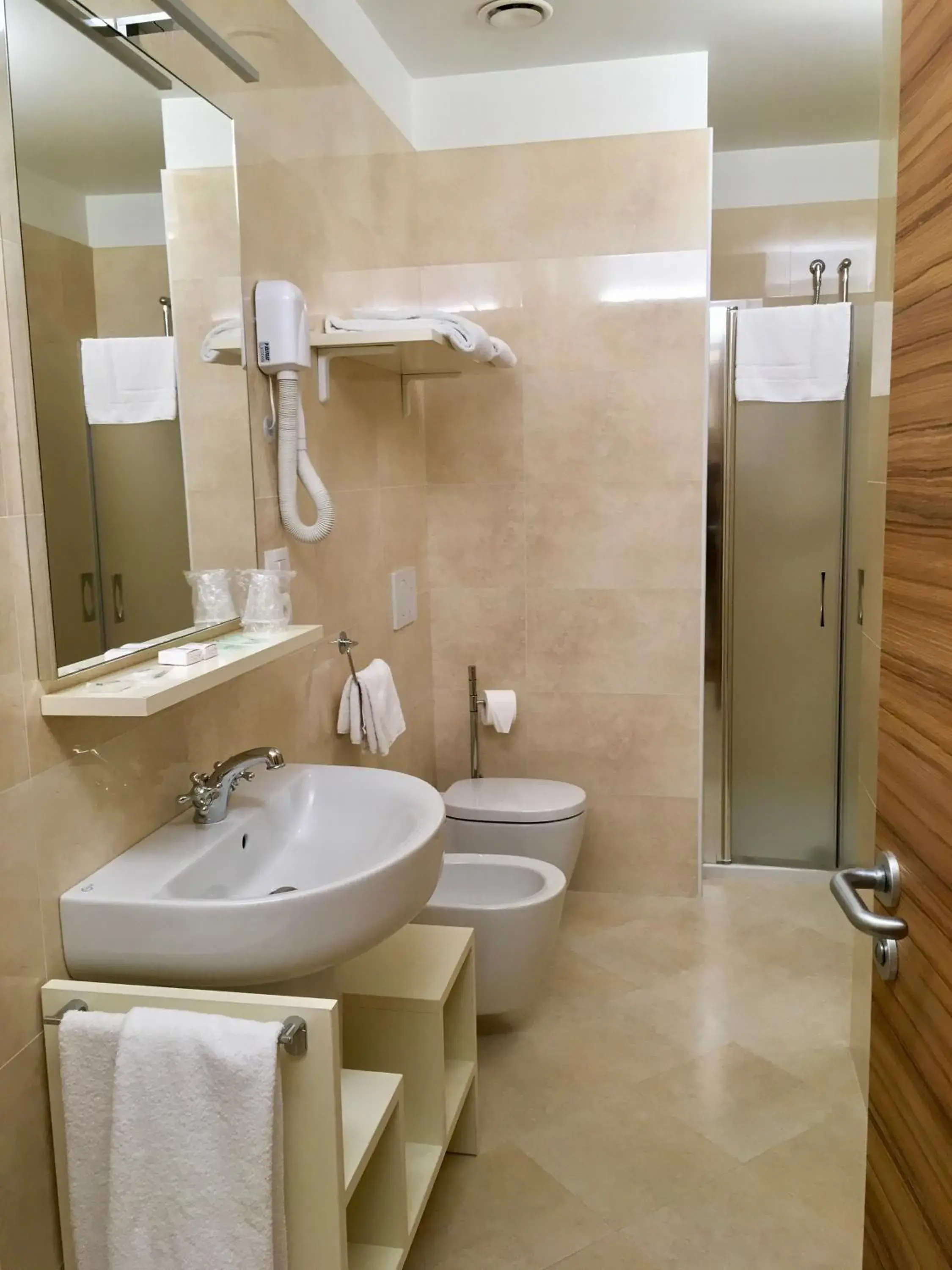 Shower, Bathroom in Hotel Forum