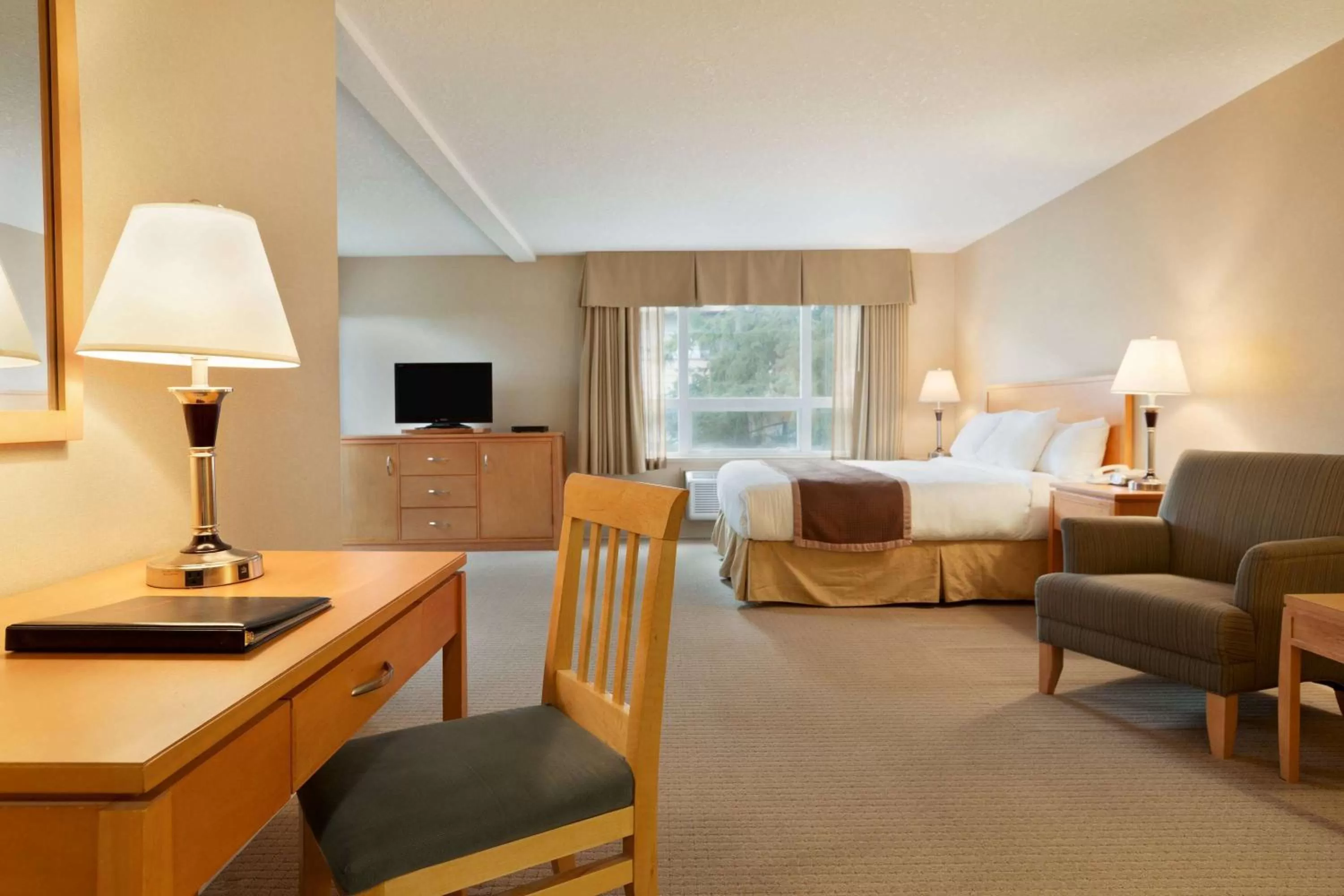 Photo of the whole room in Ramada by Wyndham Nanaimo
