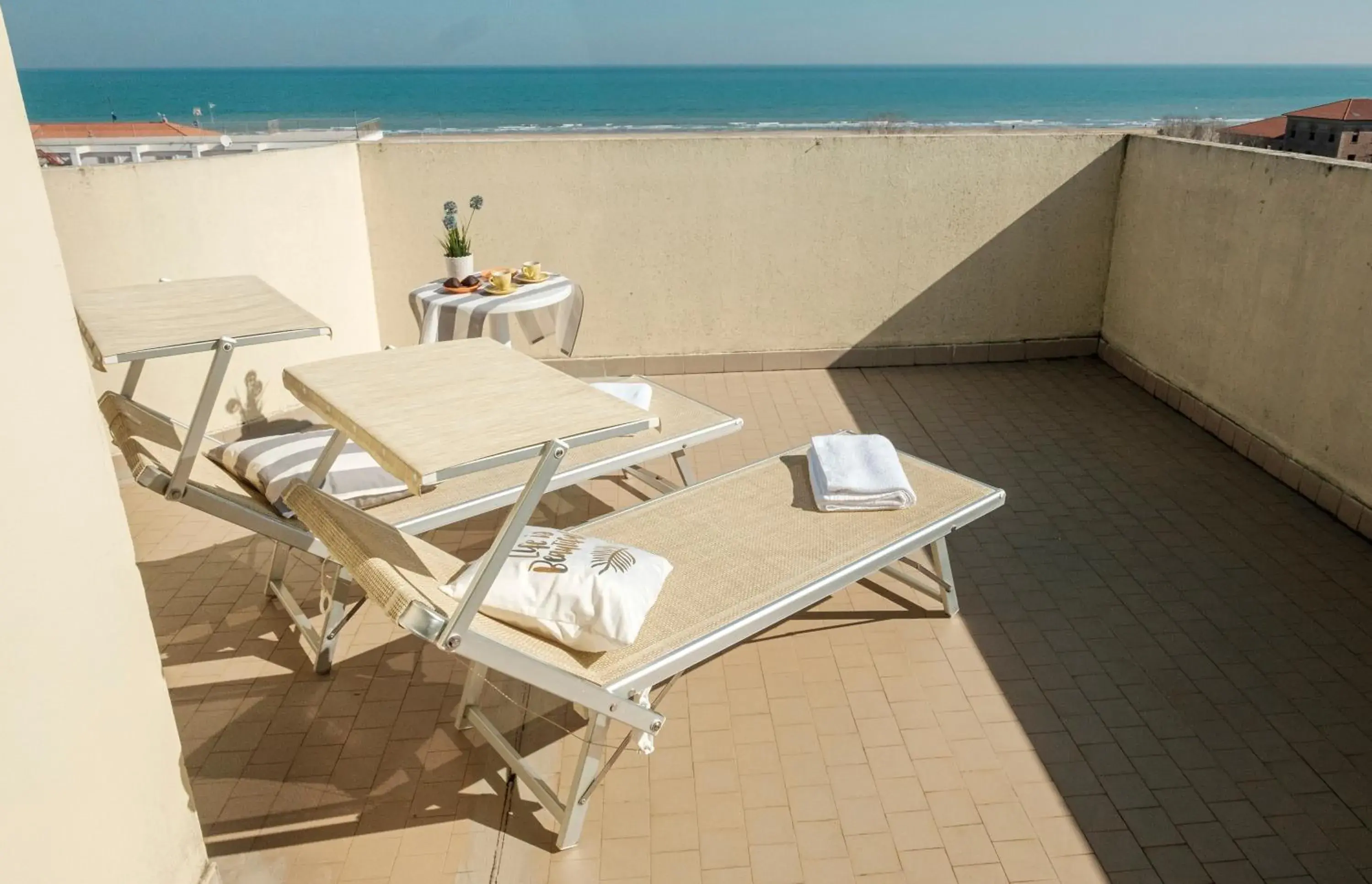 View (from property/room), Balcony/Terrace in Hotel Oceanic