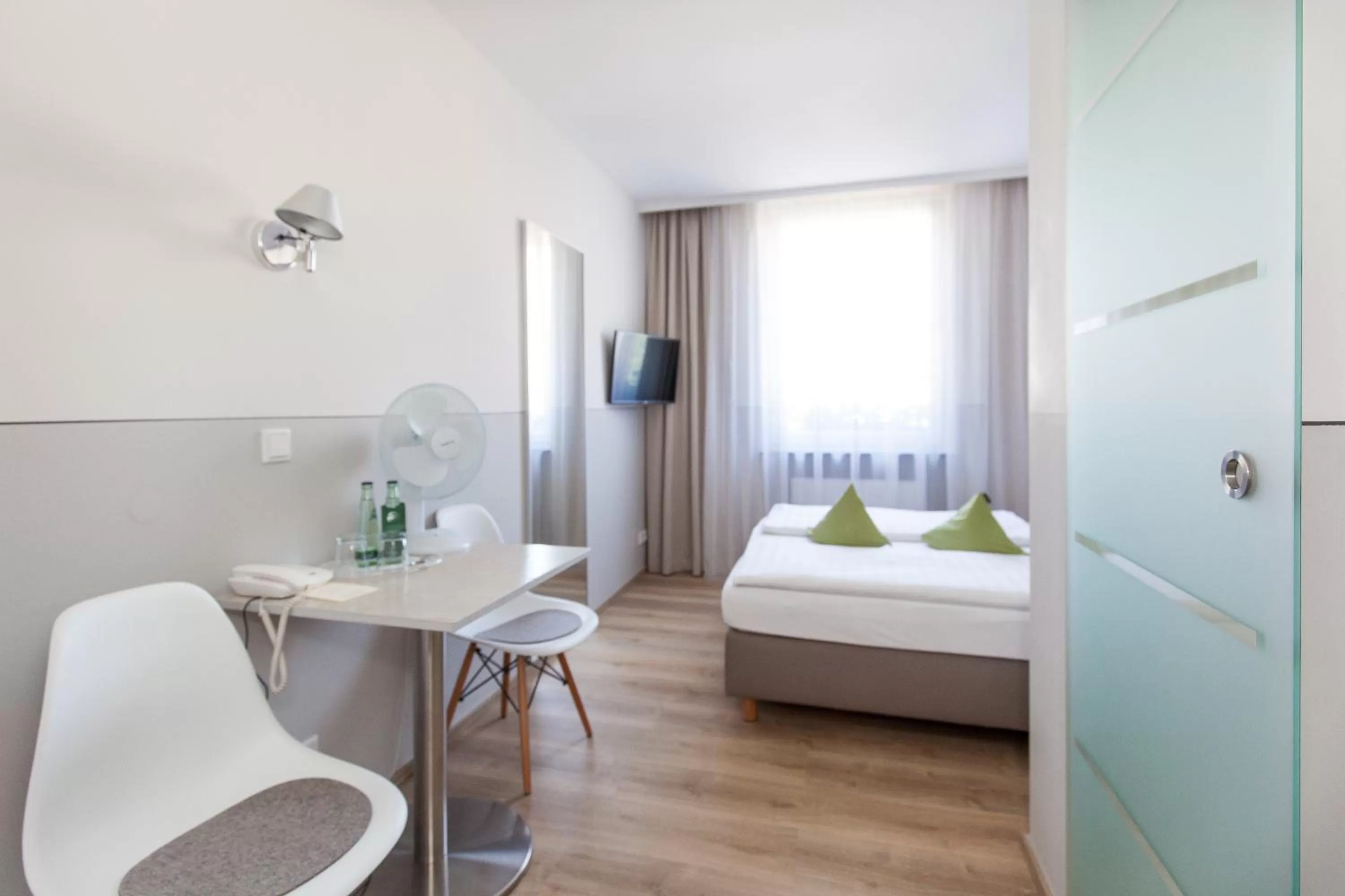 Photo of the whole room, Bed in Franziskaner