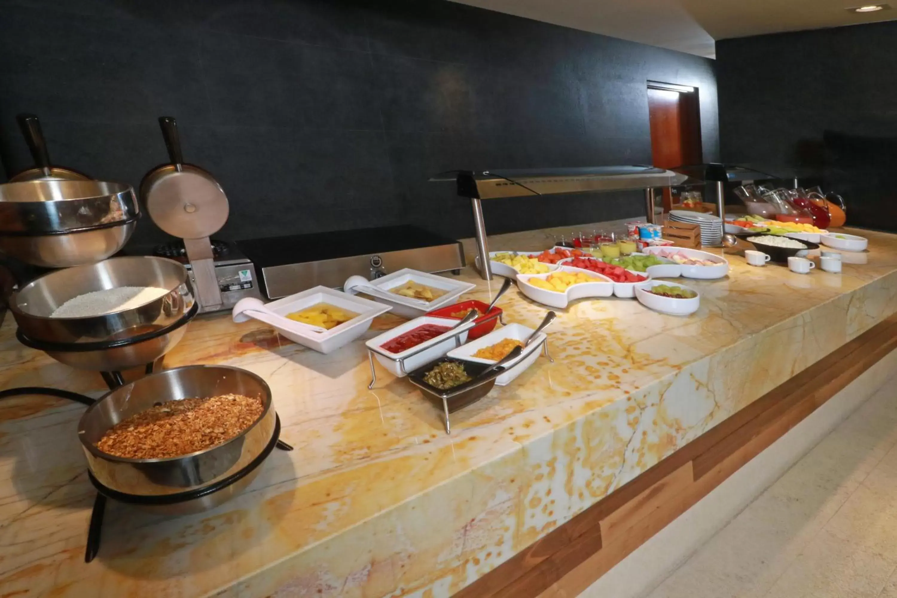 Restaurant/places to eat in Holiday Inn & Suites Plaza Mayor, an IHG Hotel