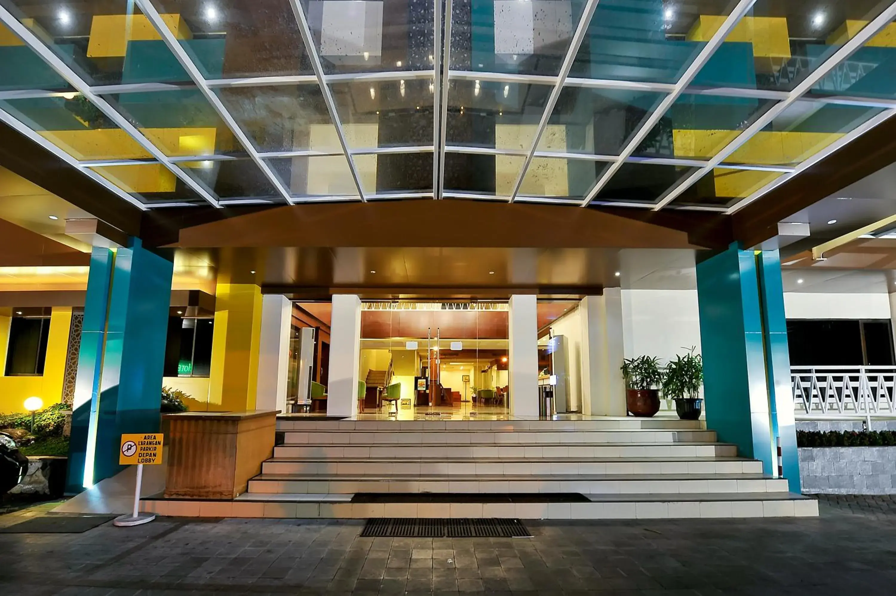 Facade/entrance in Hotel Grasia Facade/entrance in Hotel Grasia