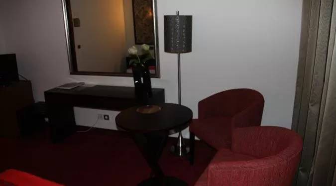 Seating area in Hotel Dighton