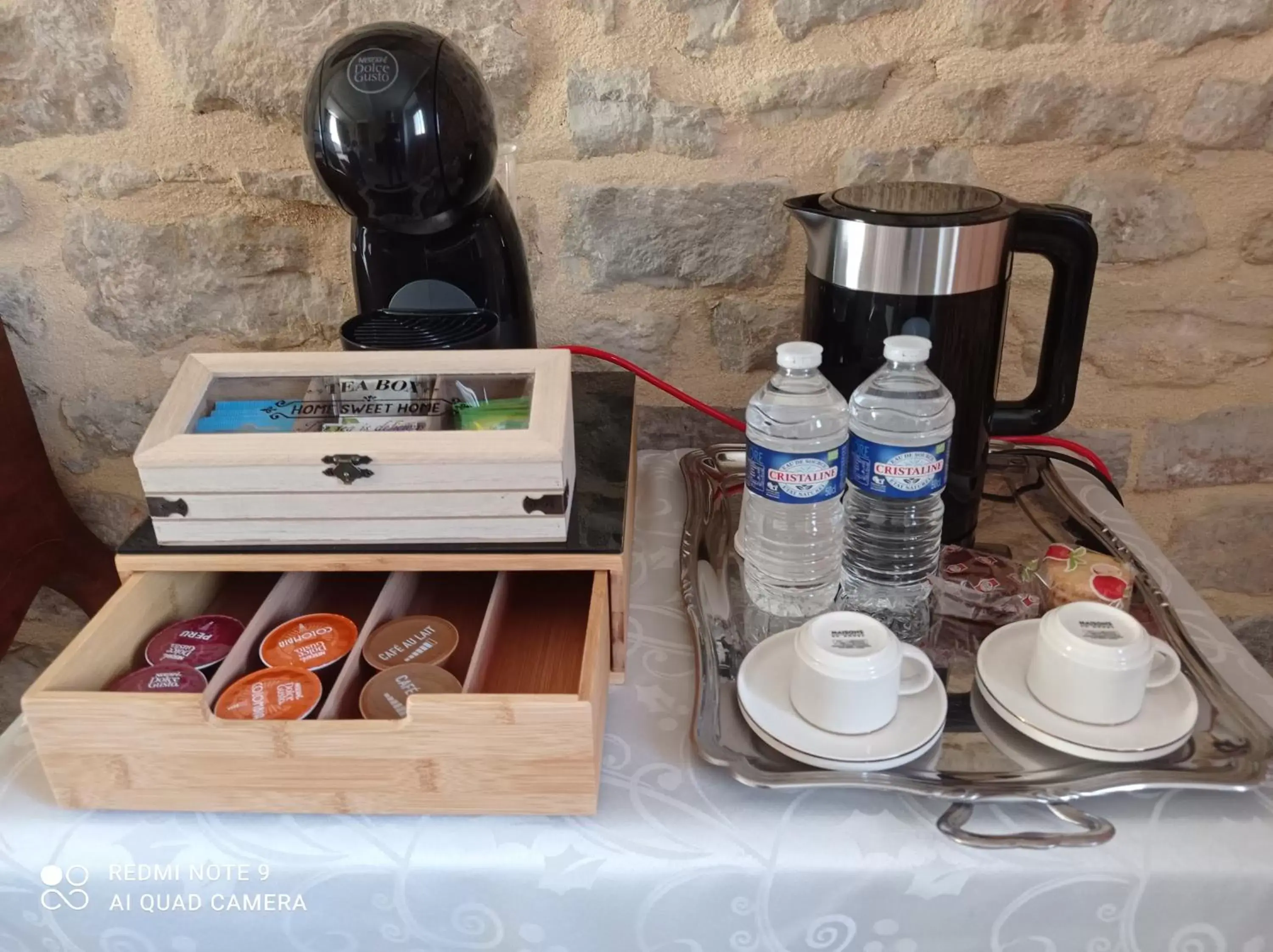 Coffee/tea facilities in Aux Léopards Normands