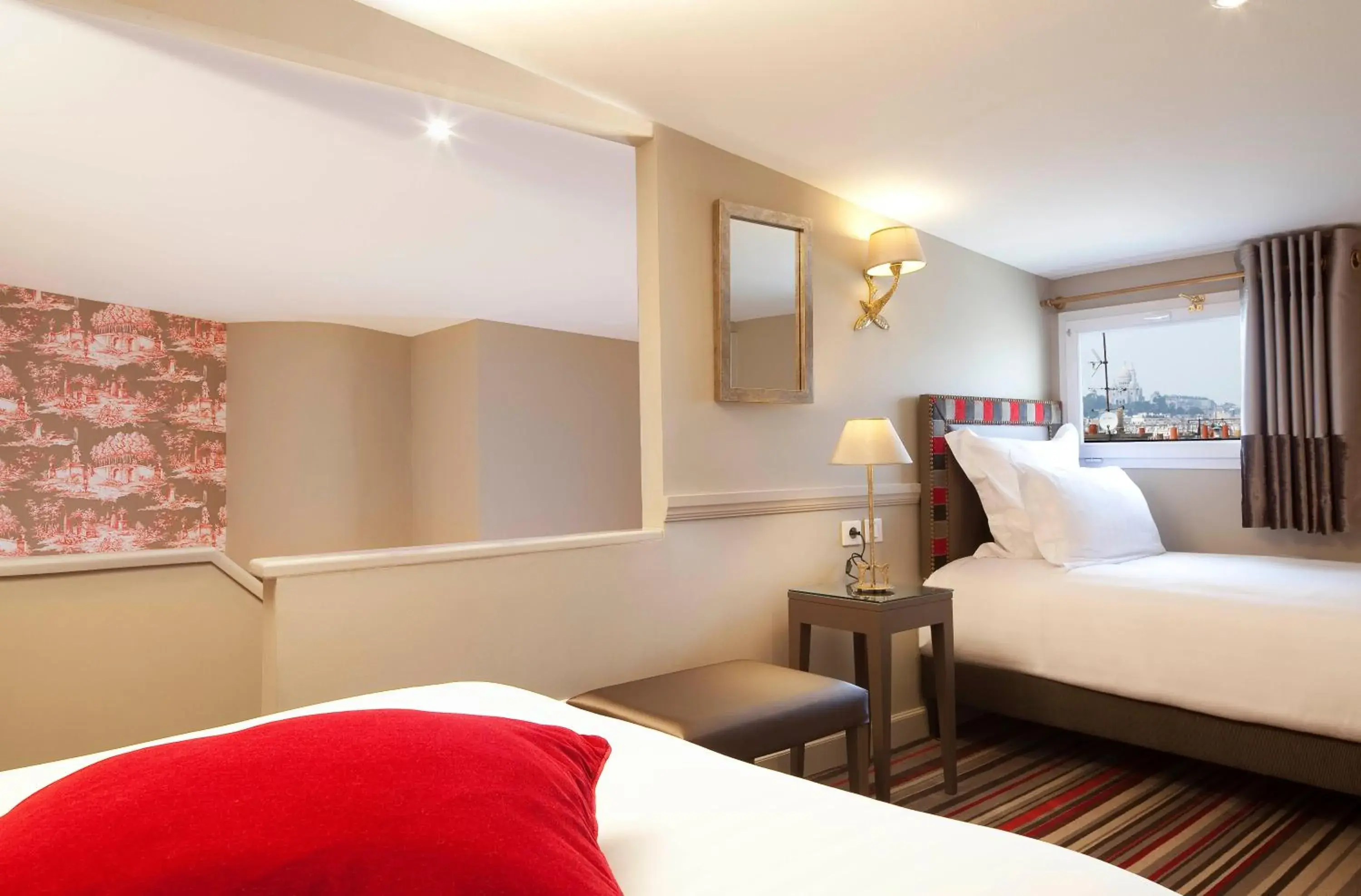 Photo of the whole room, Bed in Hôtel des Comédies Photo of the whole room, Bed in Hôtel des Comédies