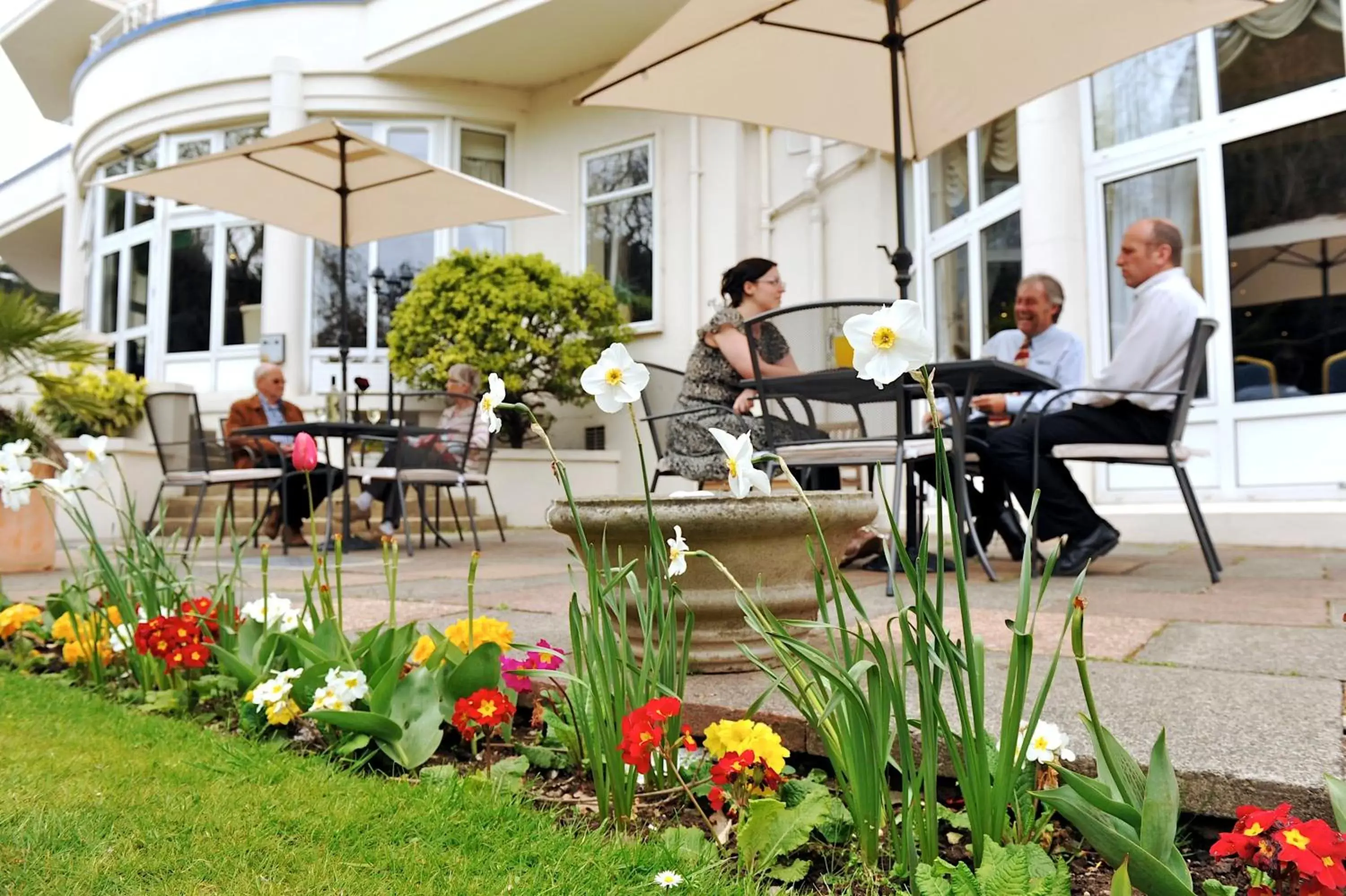 Patio, Restaurant/Places to Eat in Mercure Bournemouth Queens Hotel and Spa