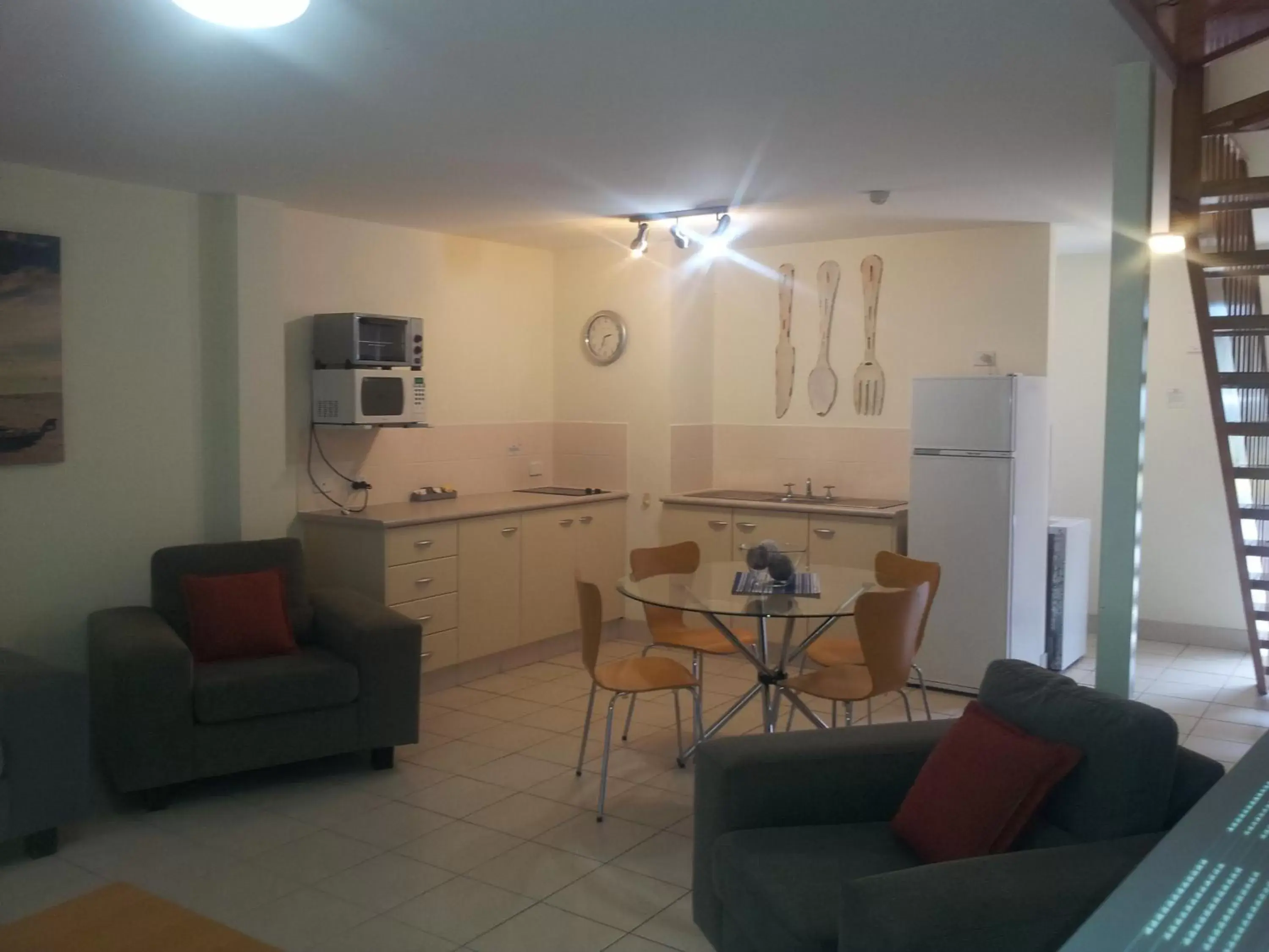 Kitchen or kitchenette, Seating Area in Nelson Bay Breeze