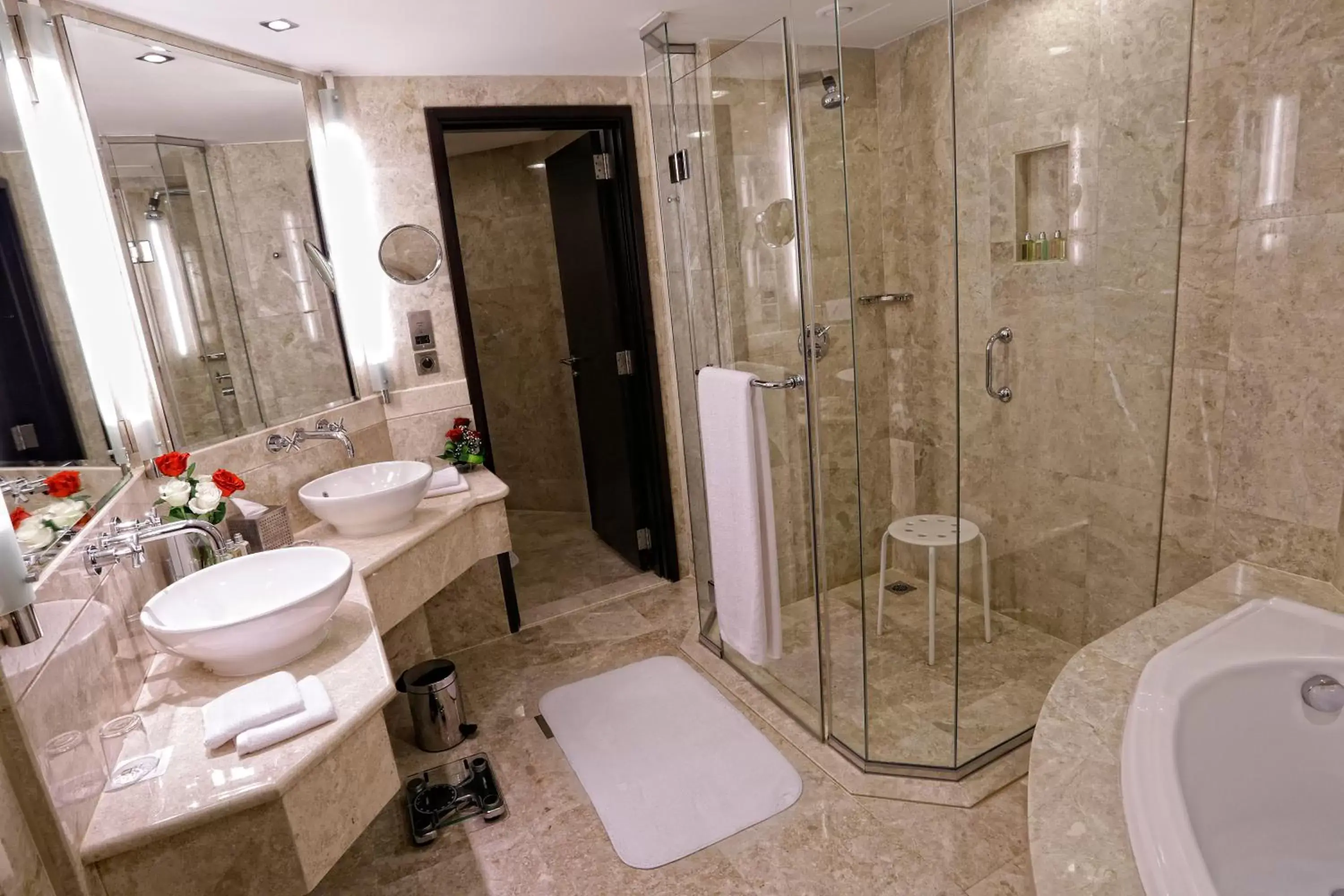 Bathroom in Ramada Plaza by Wyndham Dubai Deira