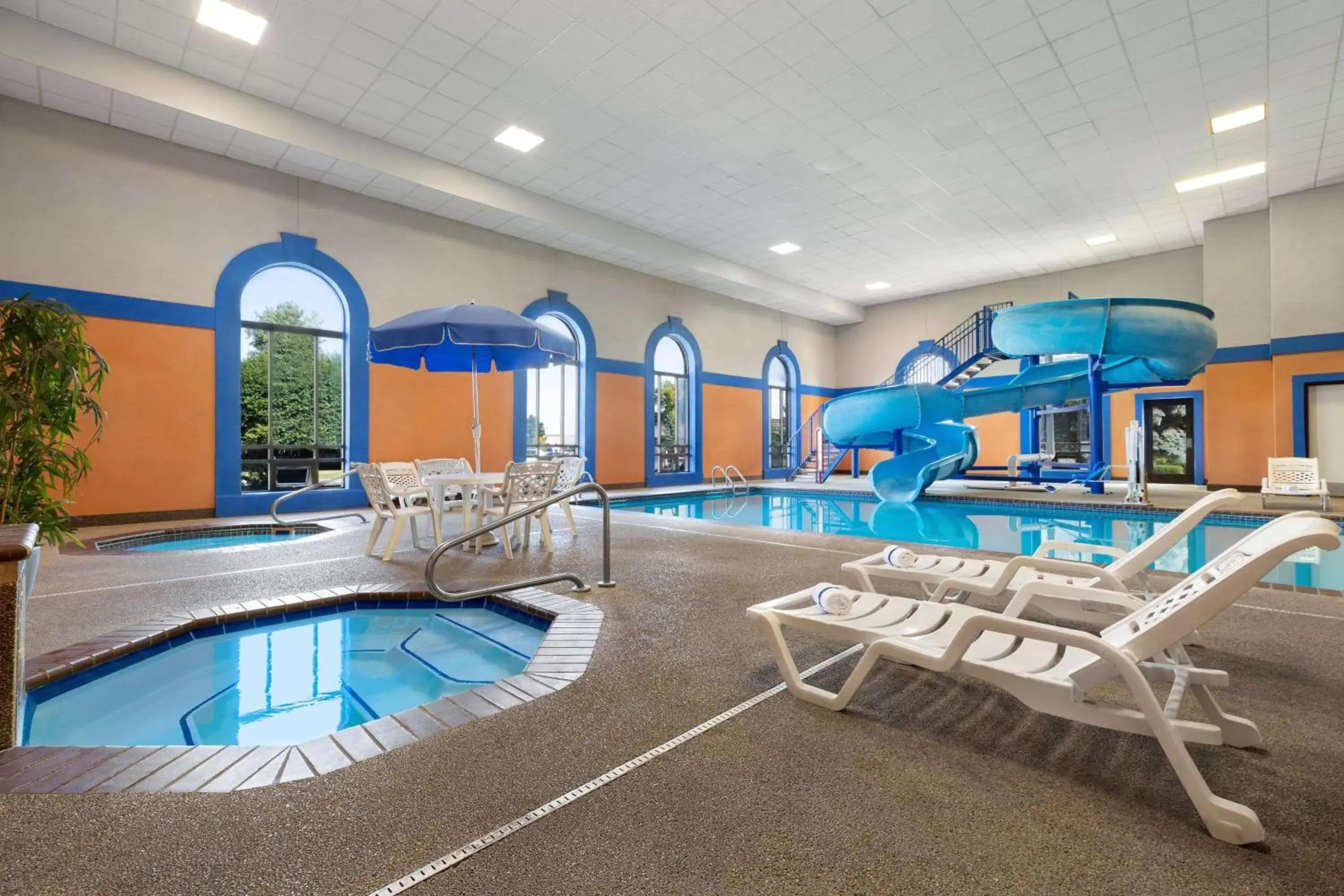 On site, Swimming Pool in Howard Johnson by Wyndham Billings