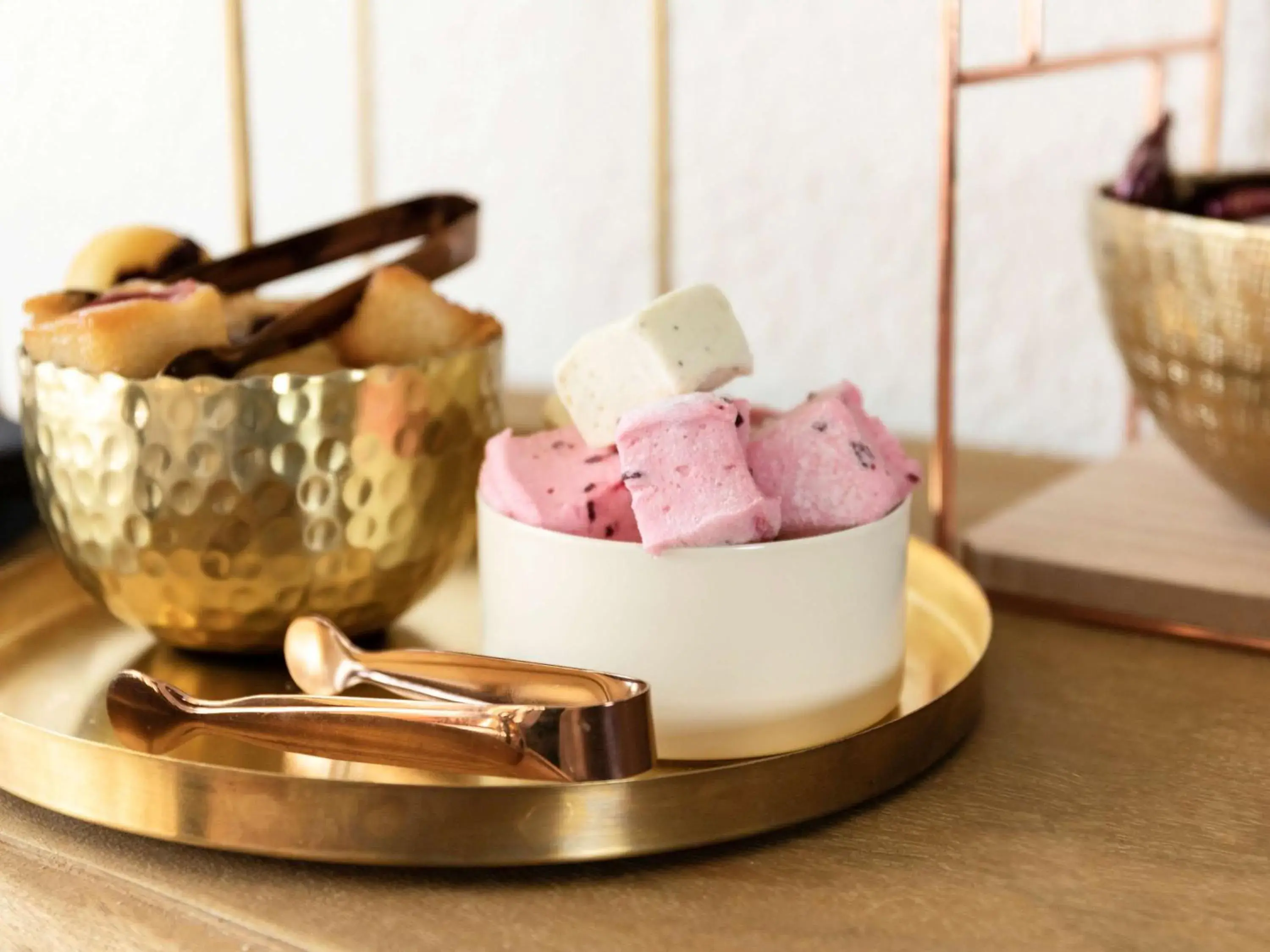 Lounge or bar in Ibis Styles Paris Gare de l'Est Magenta Lounge or bar in Ibis Styles Paris Gare de l'Est Magenta