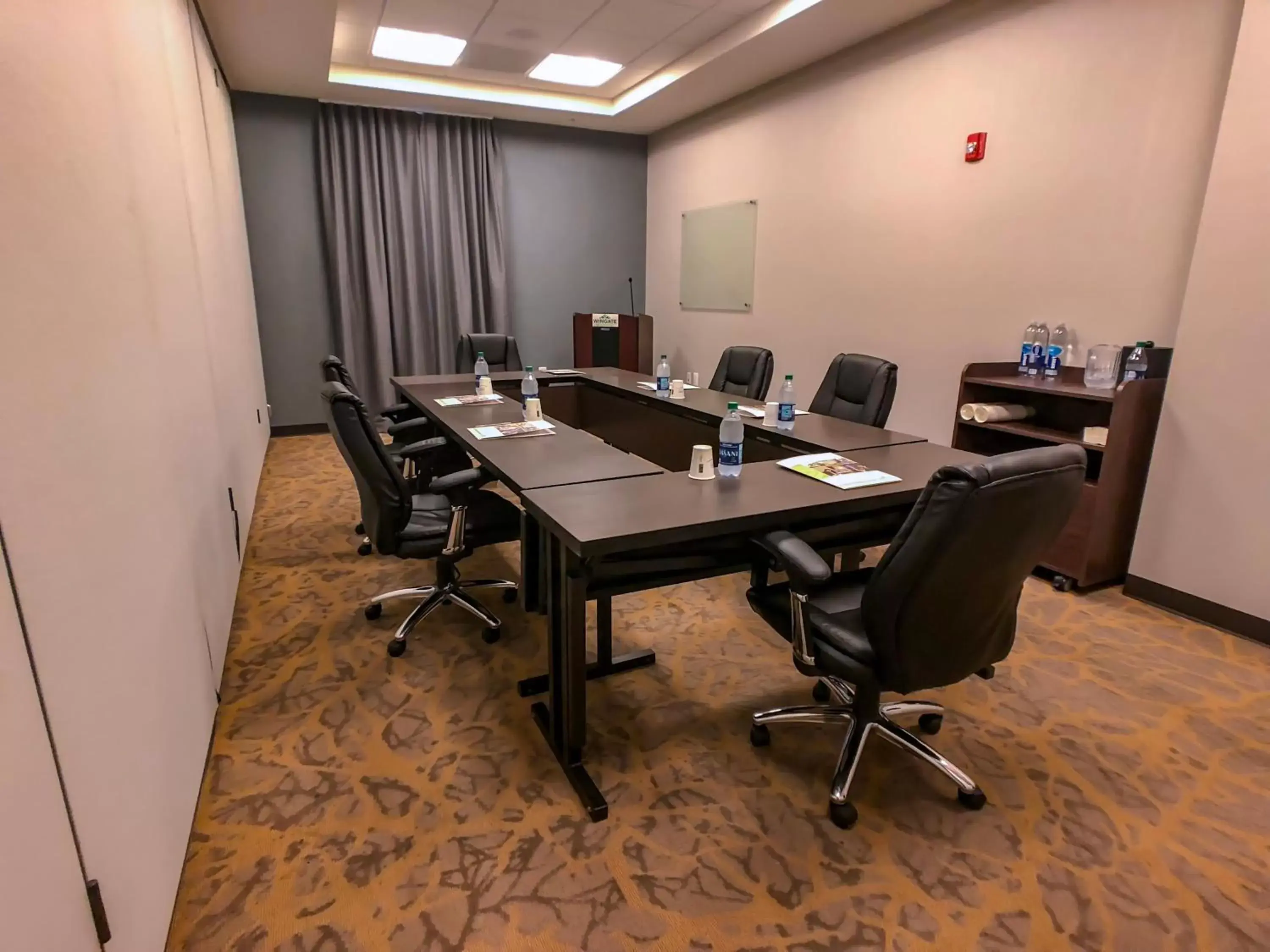 Meeting/conference room in Wingate by Wyndham Miami Airport