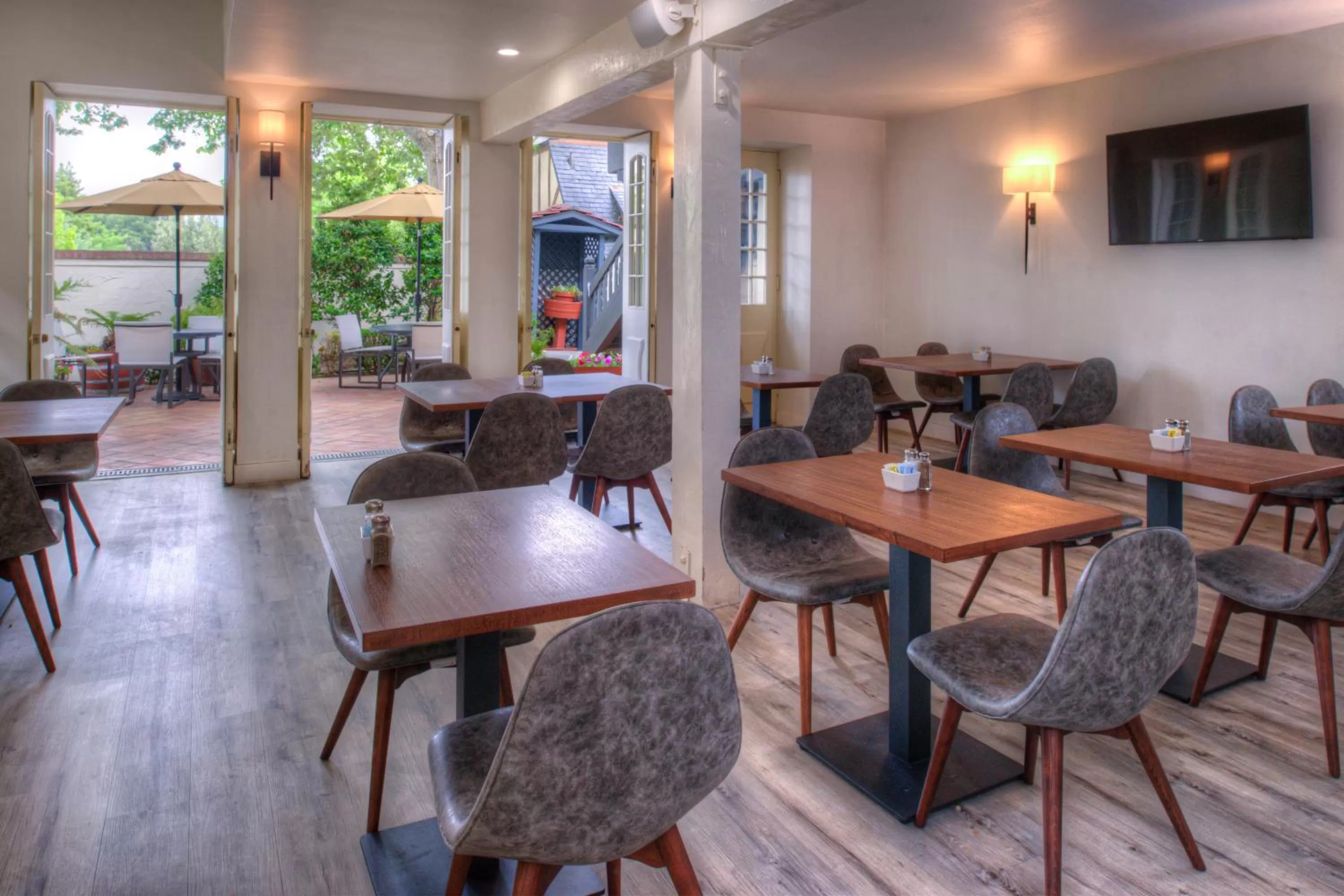 Buffet breakfast in Wine Valley Inn