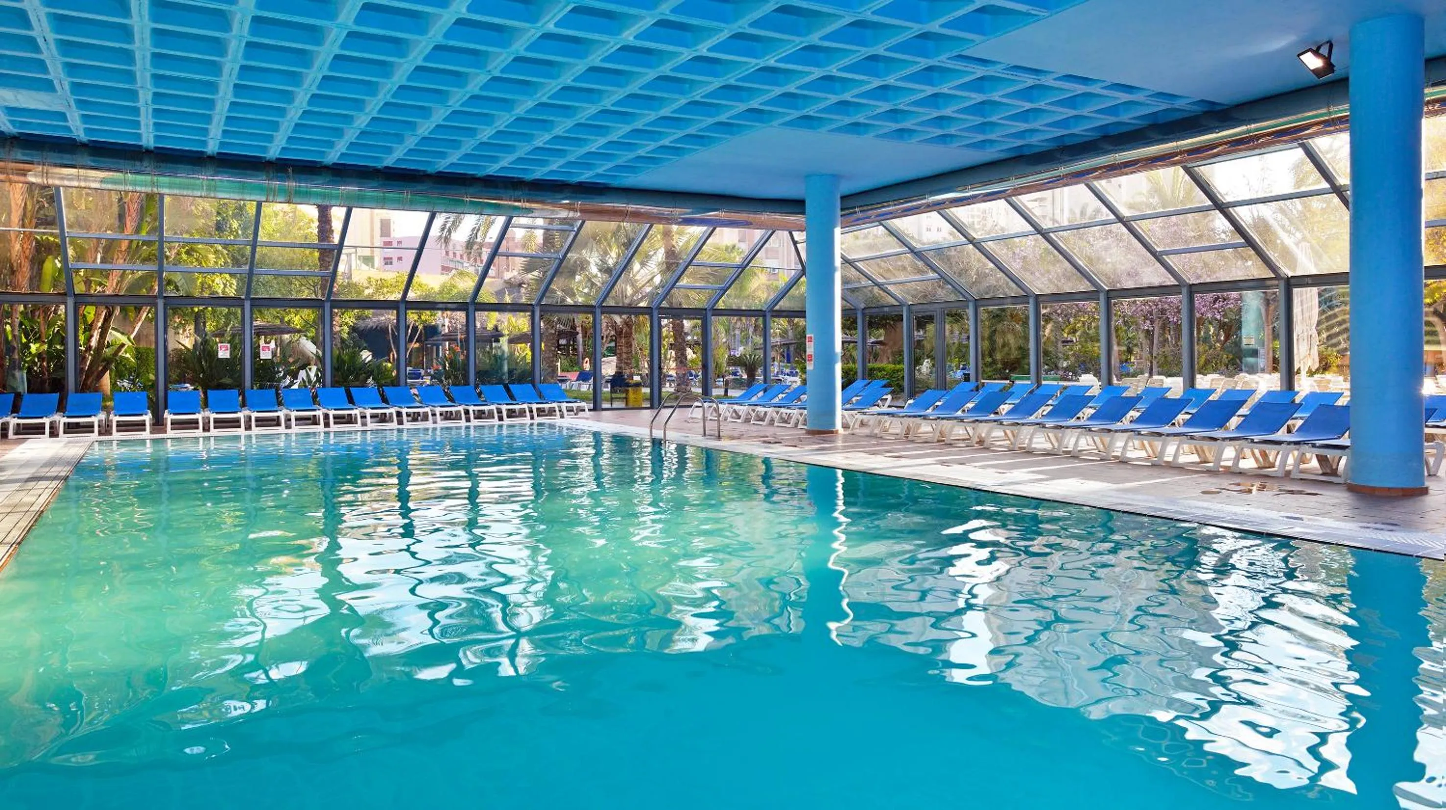 Swimming pool in Melia Benidorm