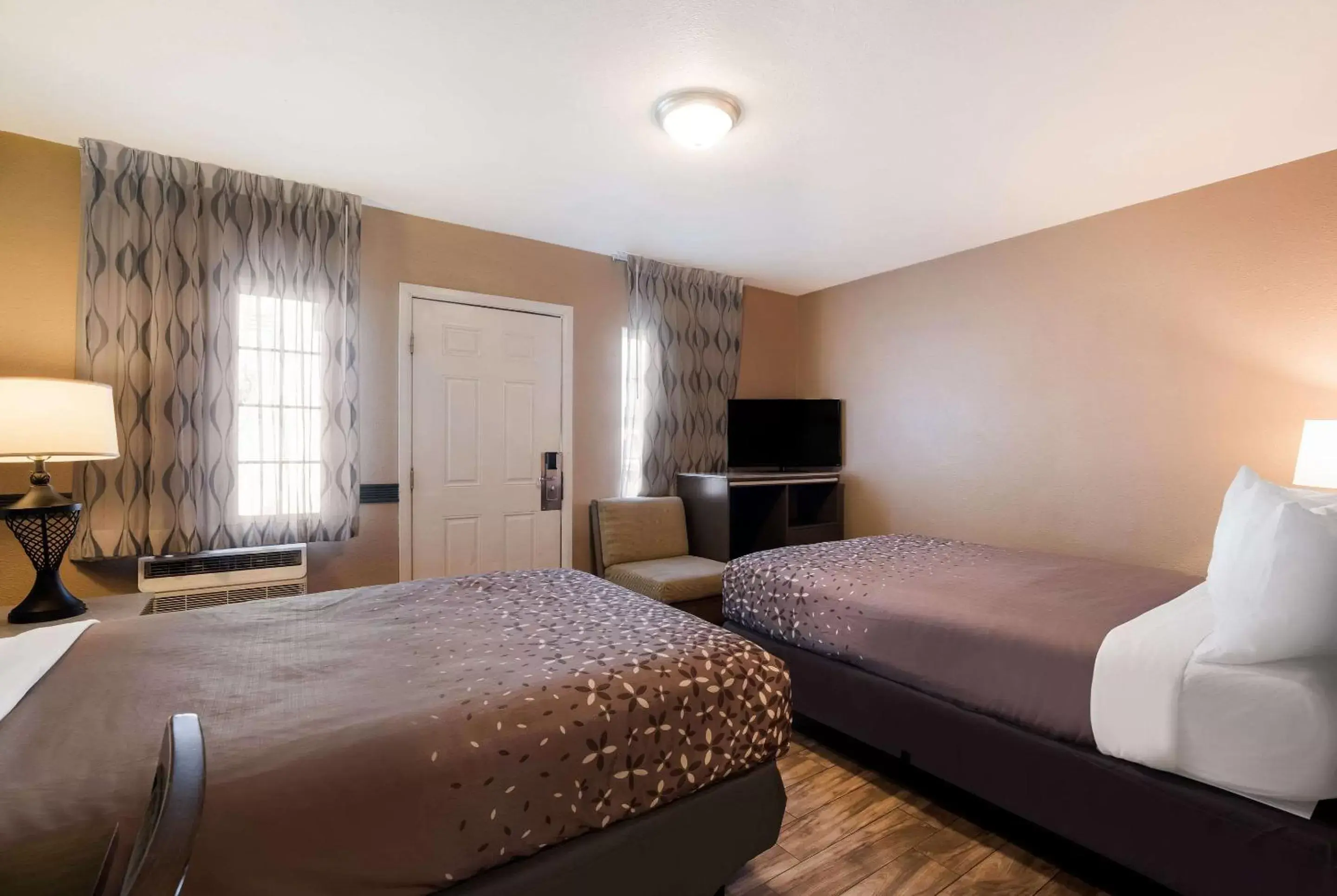 Bed in Rodeway Inn near Coachella Bed in Rodeway Inn near Coachella