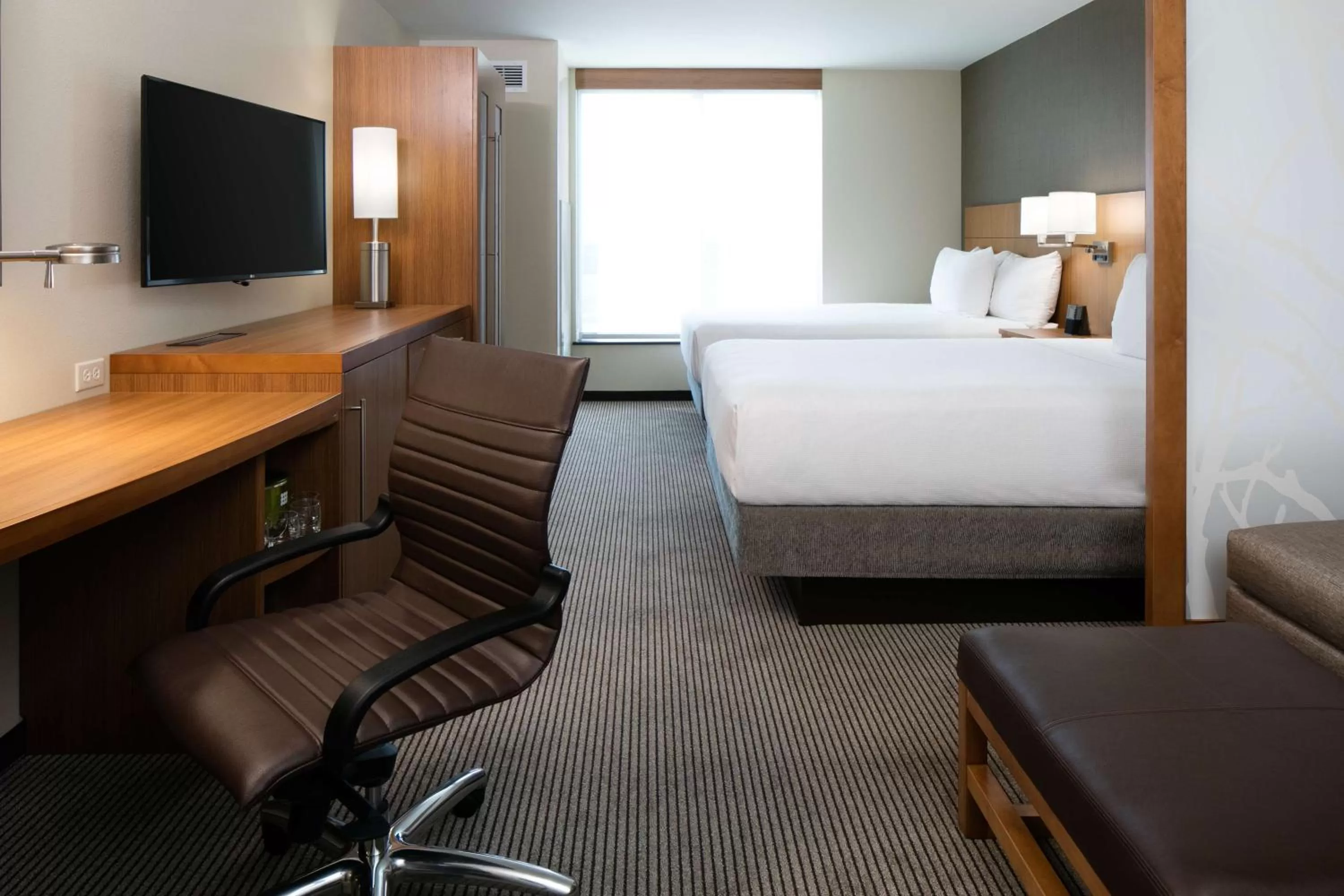 Photo of the whole room, Bed in Hyatt Place Kansas City Lenexa City Center