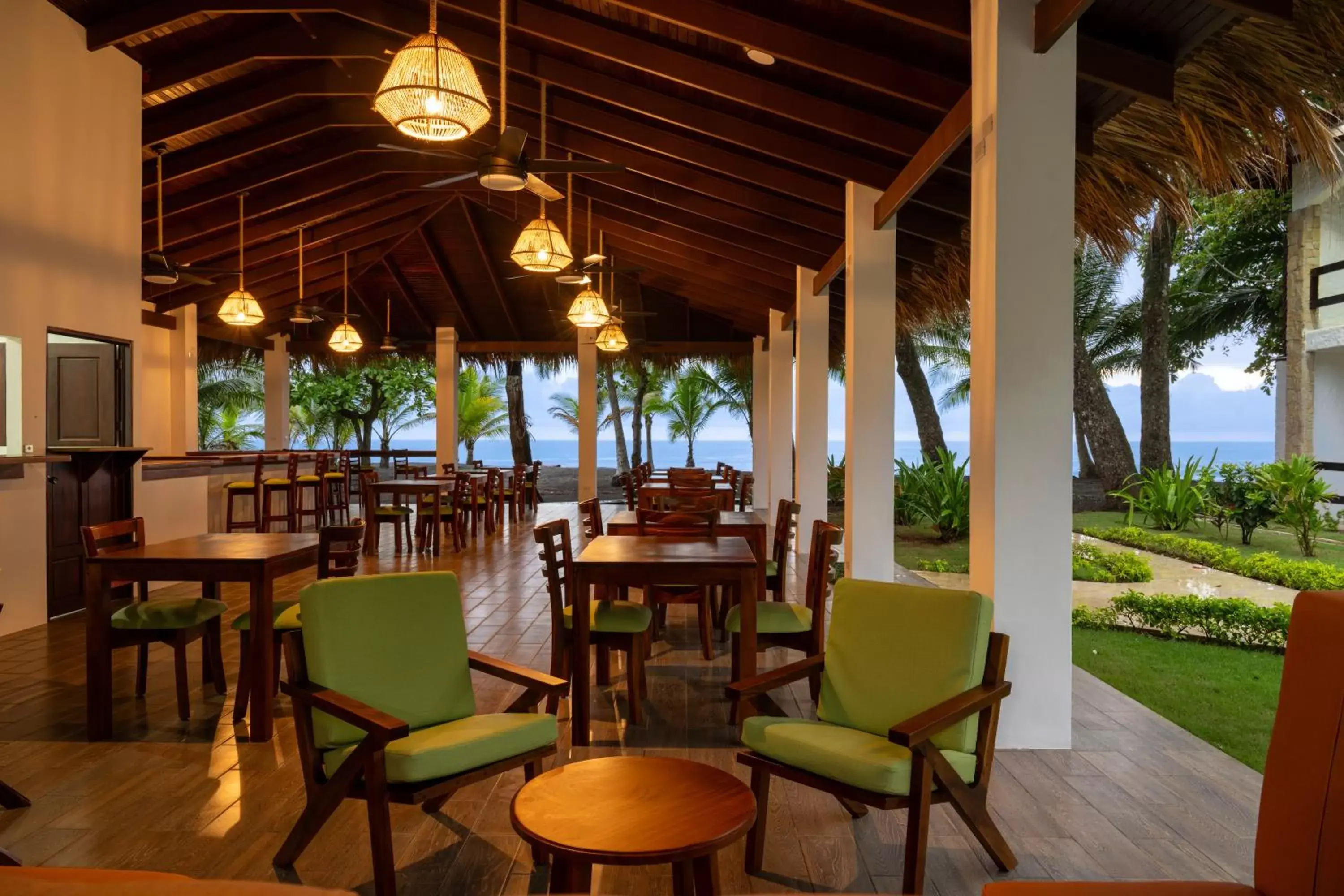Garden, Restaurant/Places to Eat in Fuego del Sol Beachfront Hotel