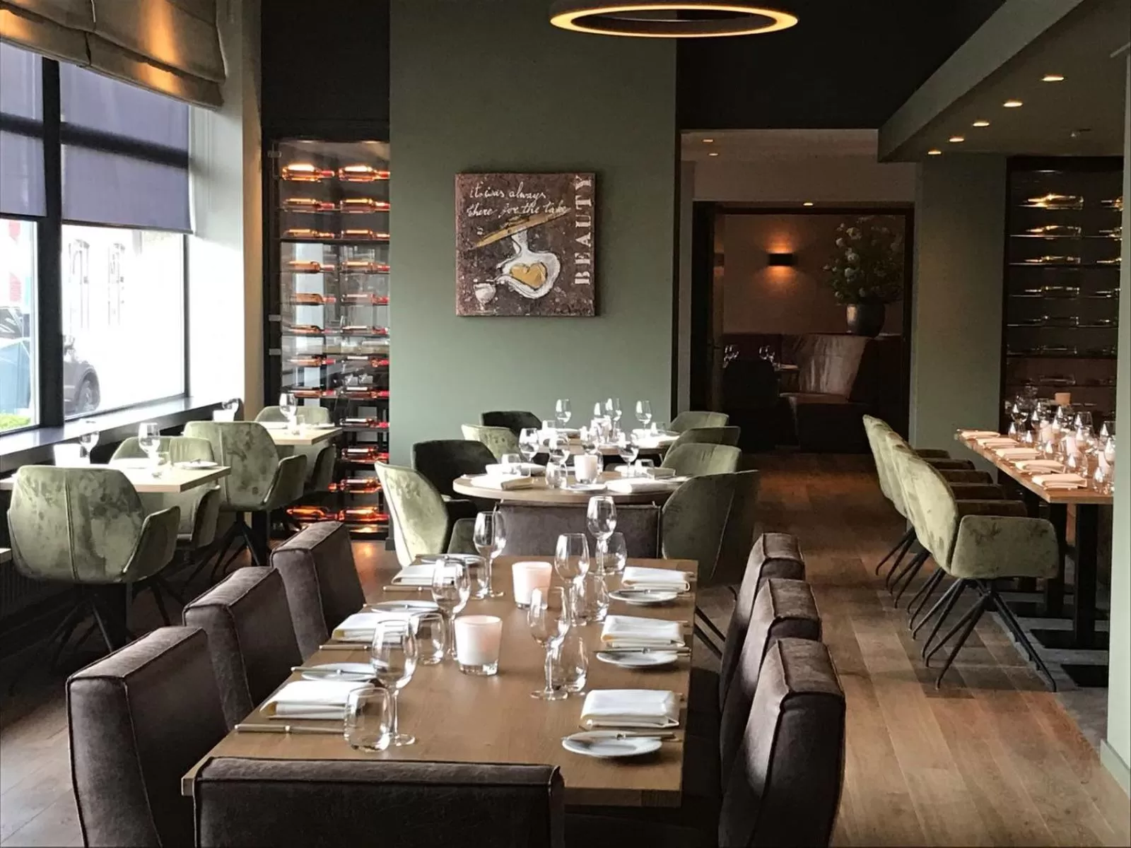 Restaurant/places to eat in Hotel Central