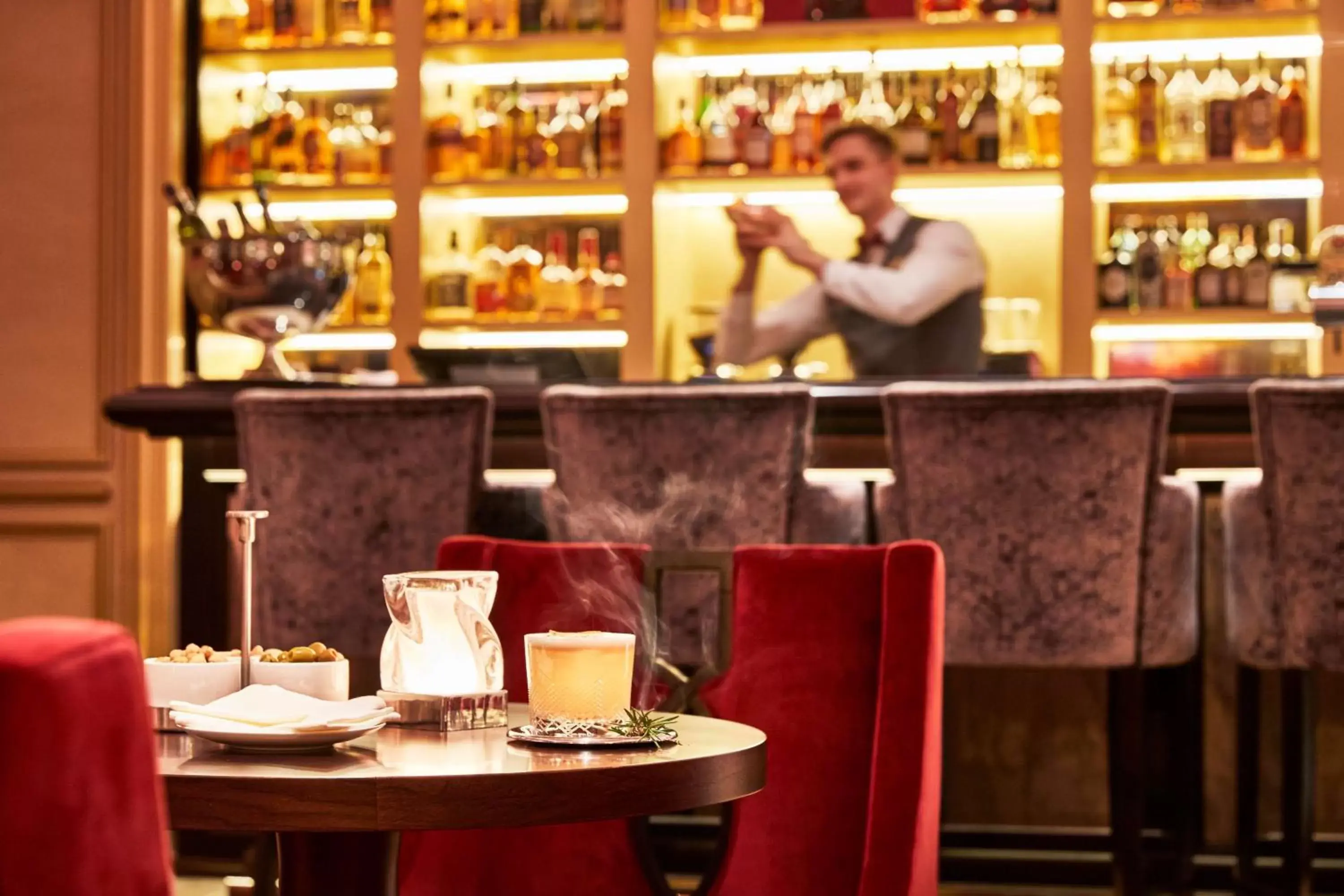 Lounge or bar, Restaurant/Places to Eat in Grand Hotel Kempinski Riga