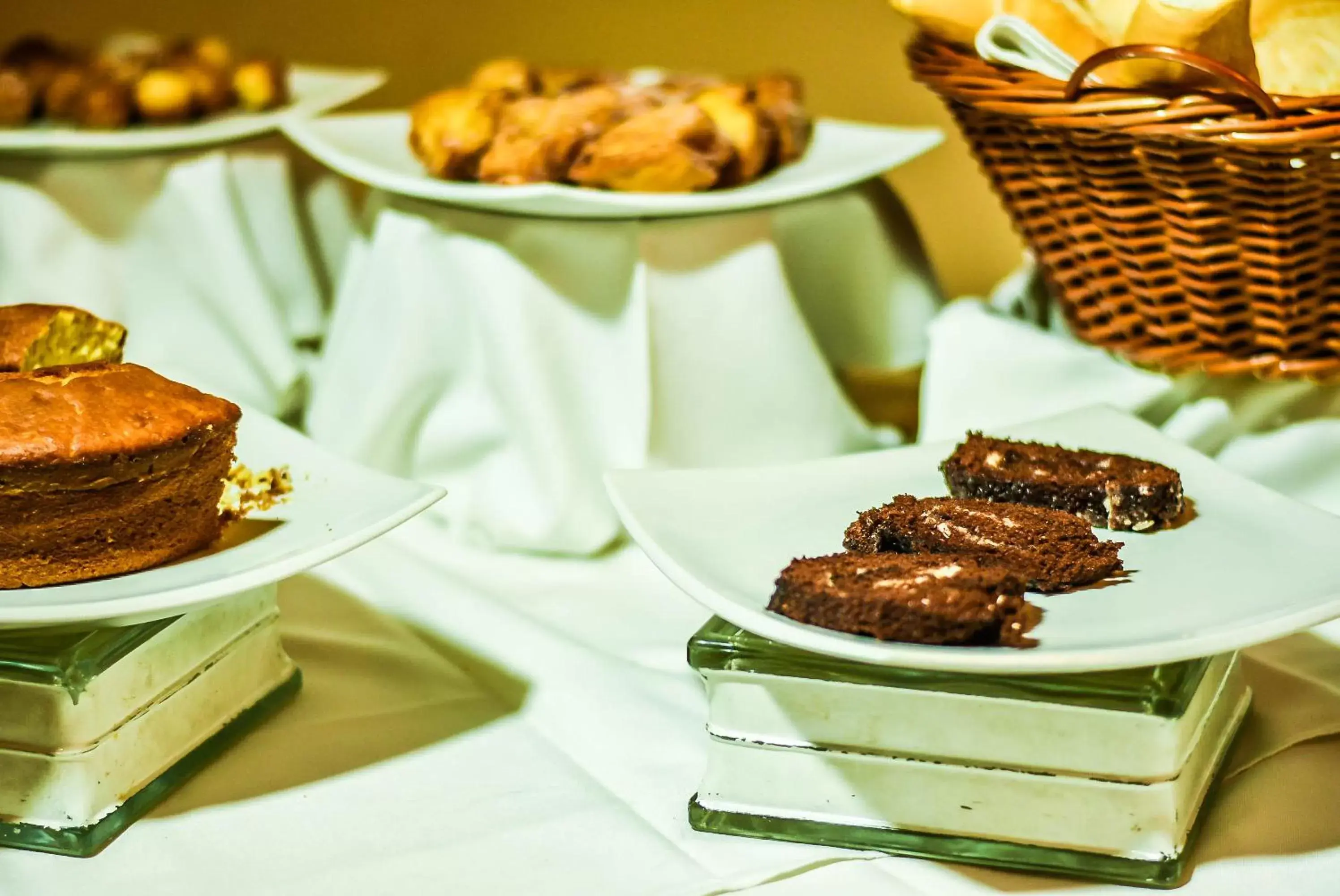Buffet breakfast, Food in Mont Blanc Apart Hotel Nova Iguaçu