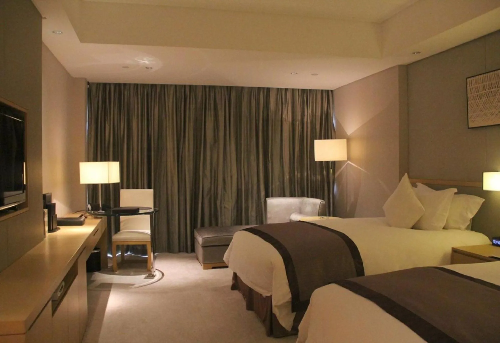 Bed in Howard Johnson IFC Plaza Ningbo