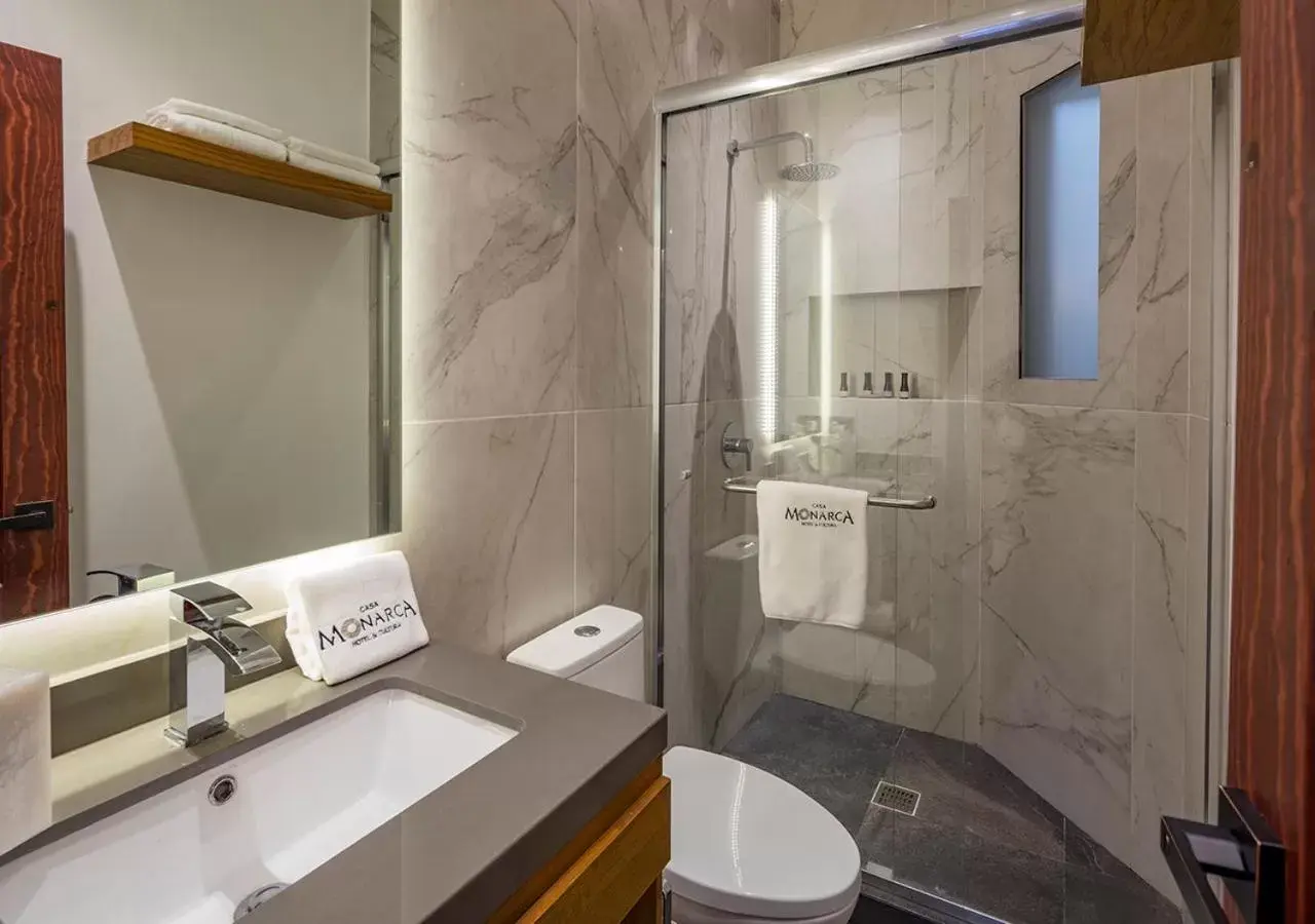 Bathroom in Hotel Casa Monarca