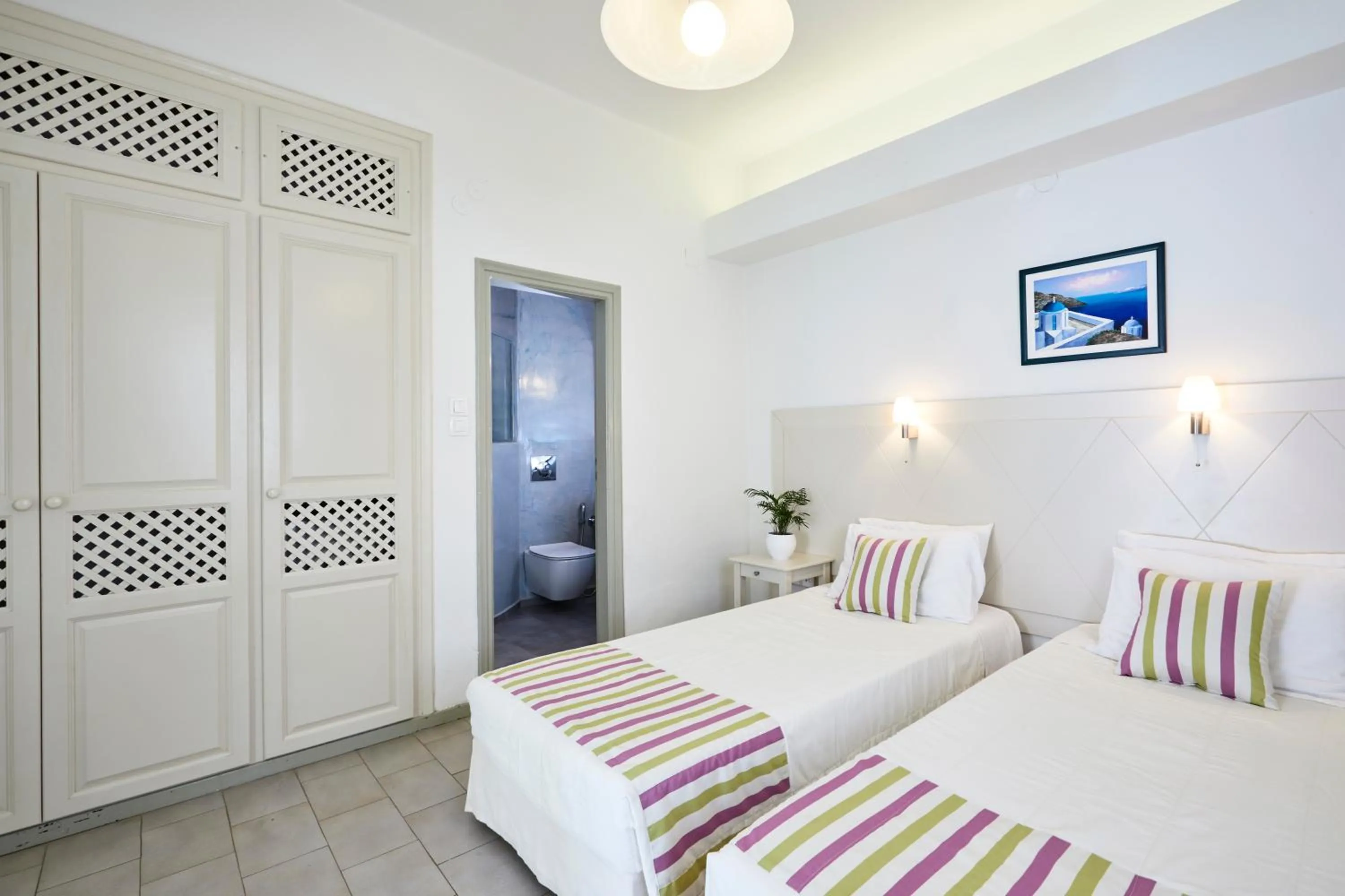 Time of day, Bed in Nissos Thira