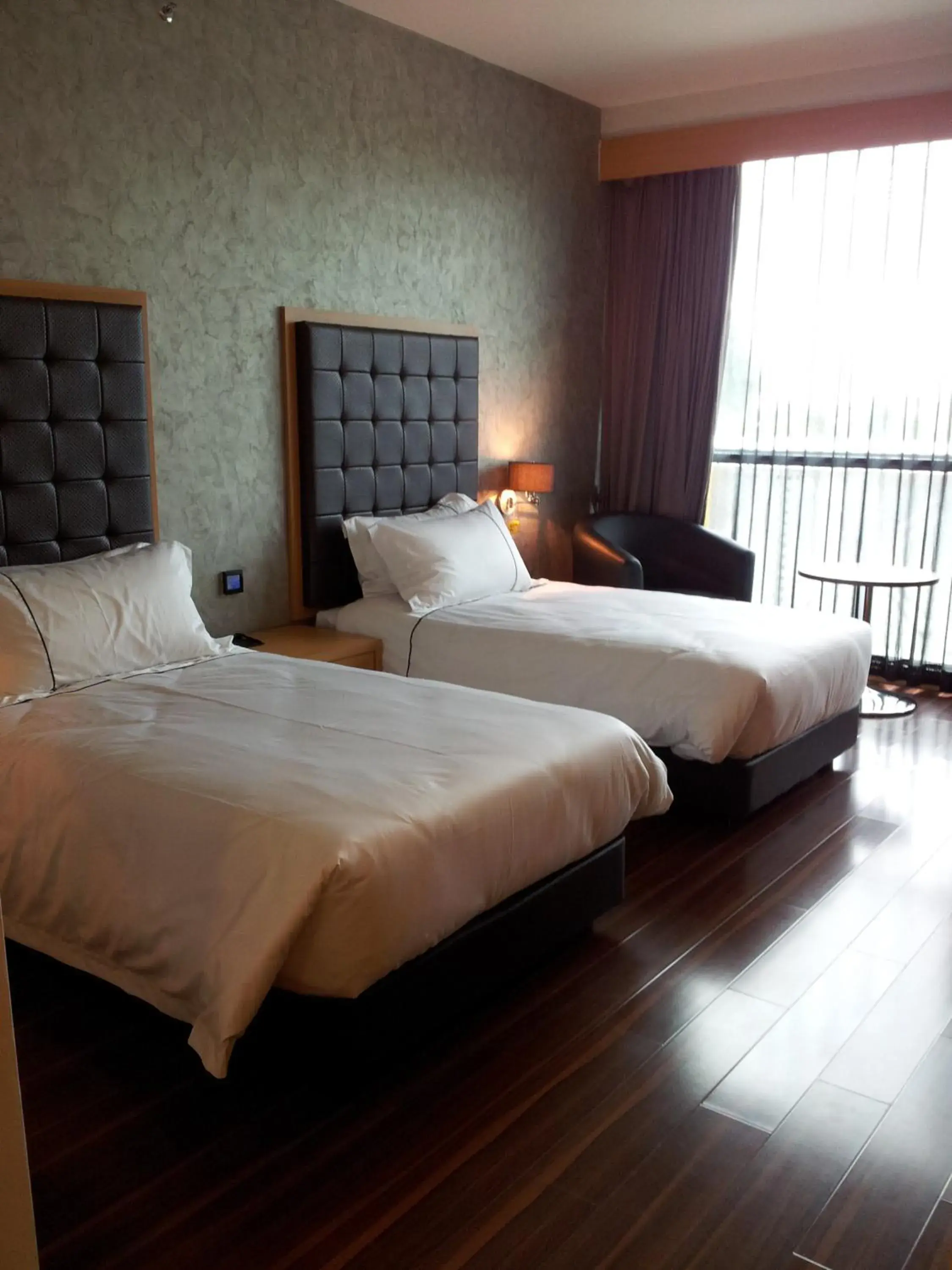 Day, Bed in Symphony Suites Hotel