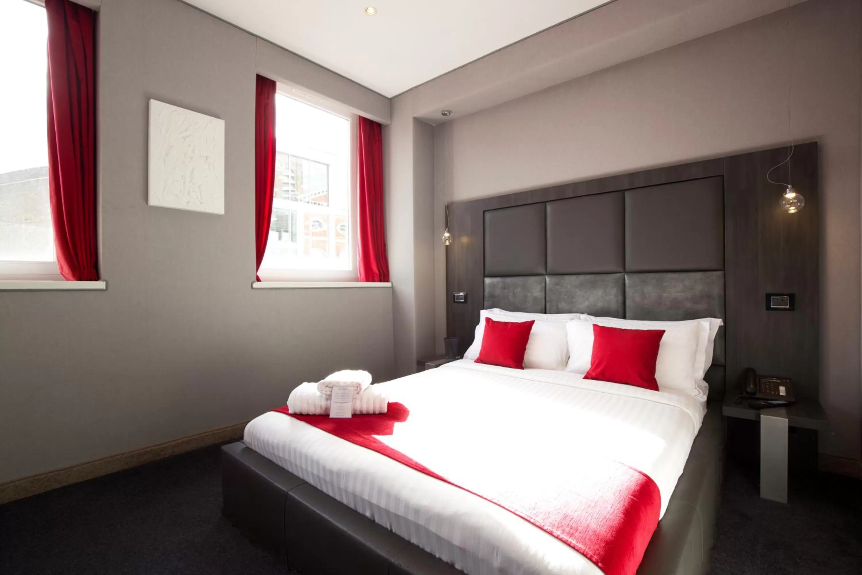 Photo of the whole room, Bed in The Bryson Hotel