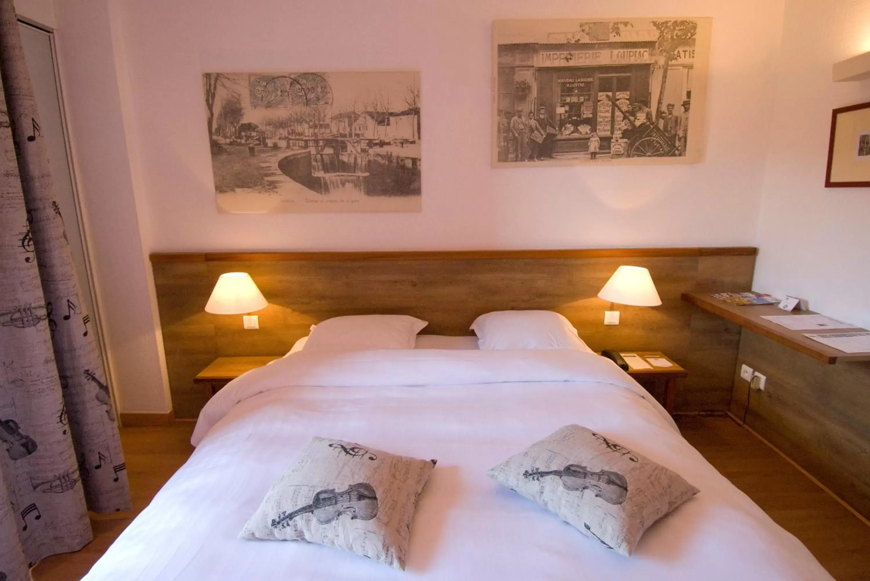 Bed in Hotel Le Phoebus Garden & Spa