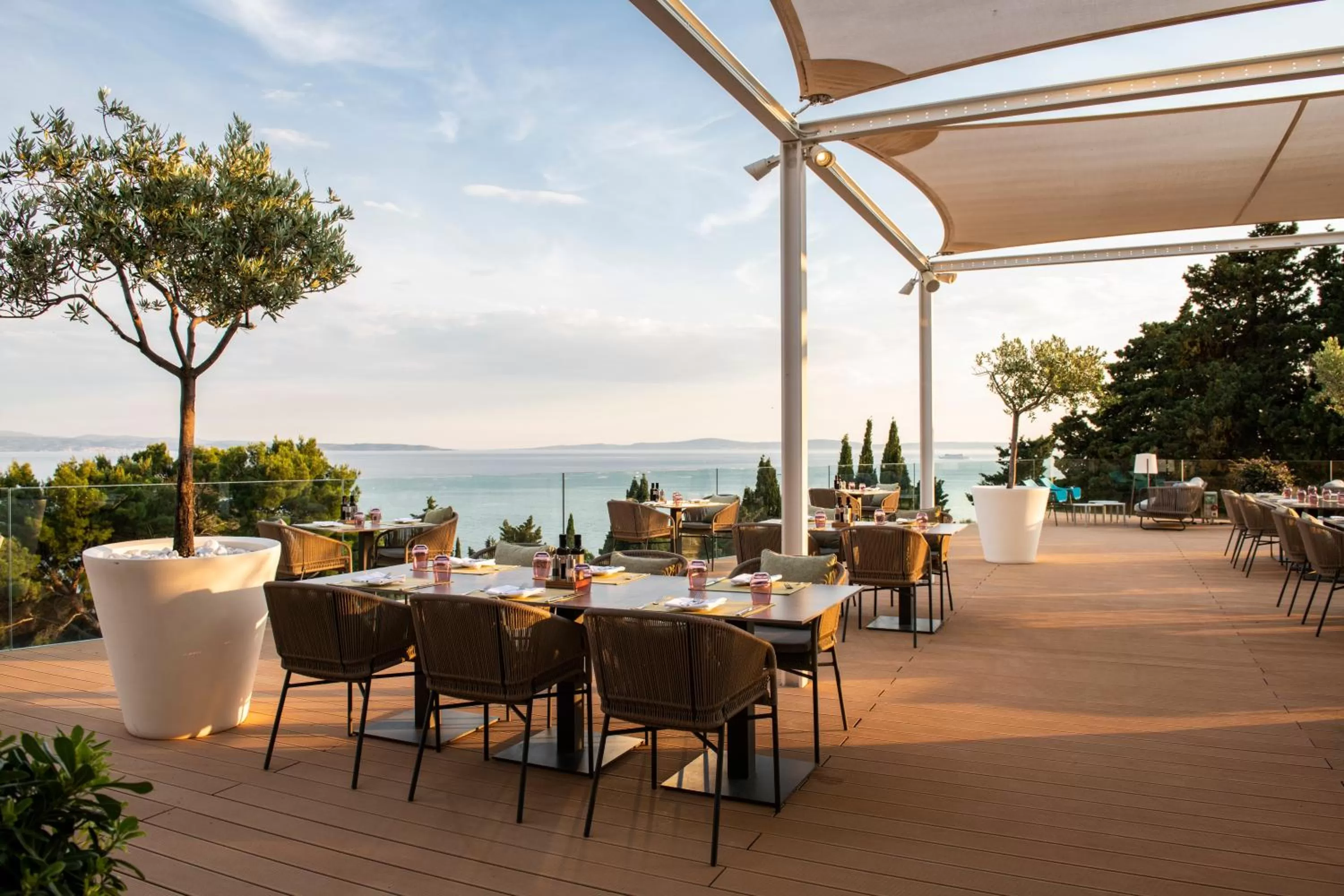 Restaurant/places to eat in Radisson Blu Resort & Spa