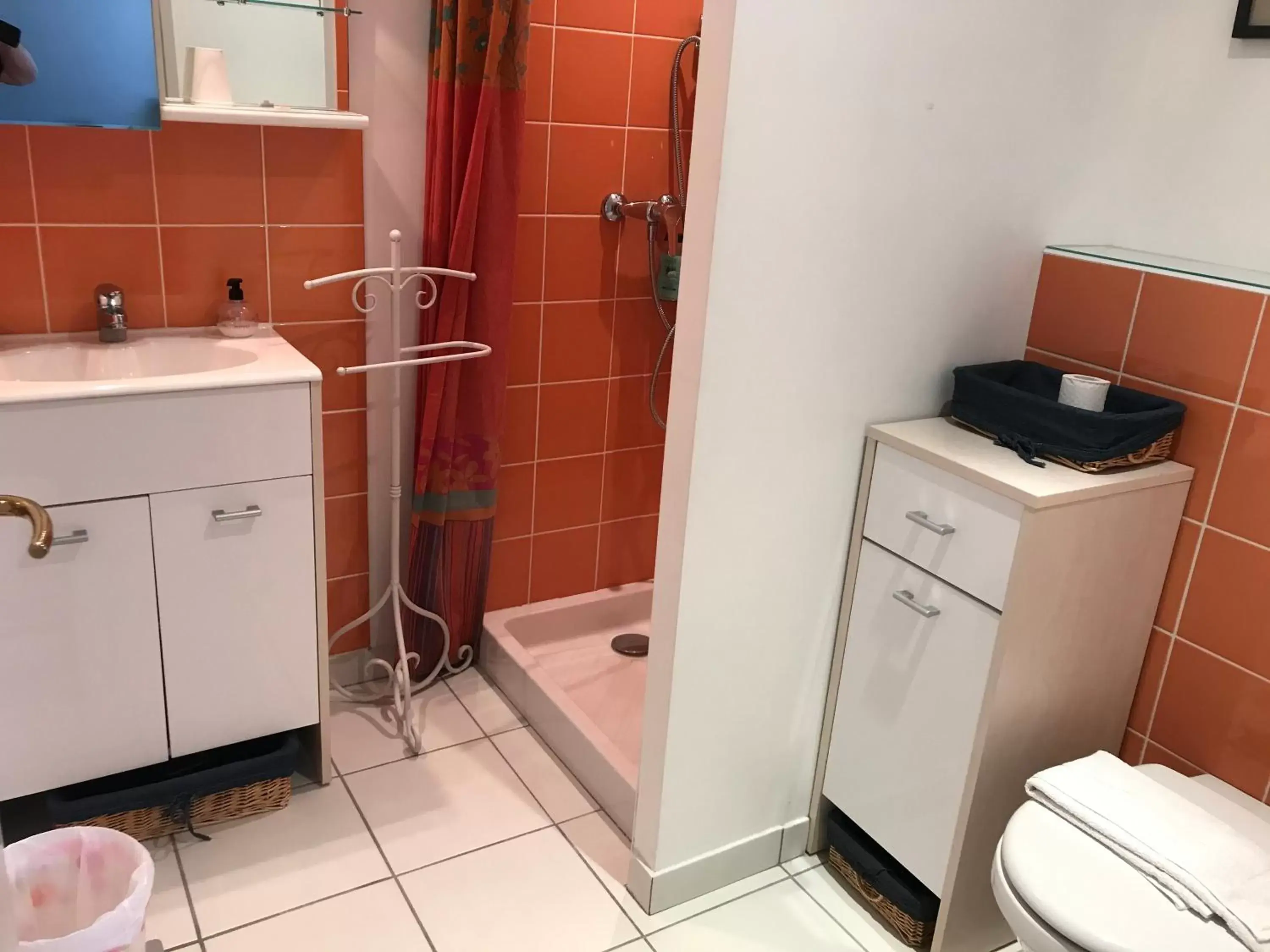 Photo of the whole room, Bathroom in La Maison du Parc