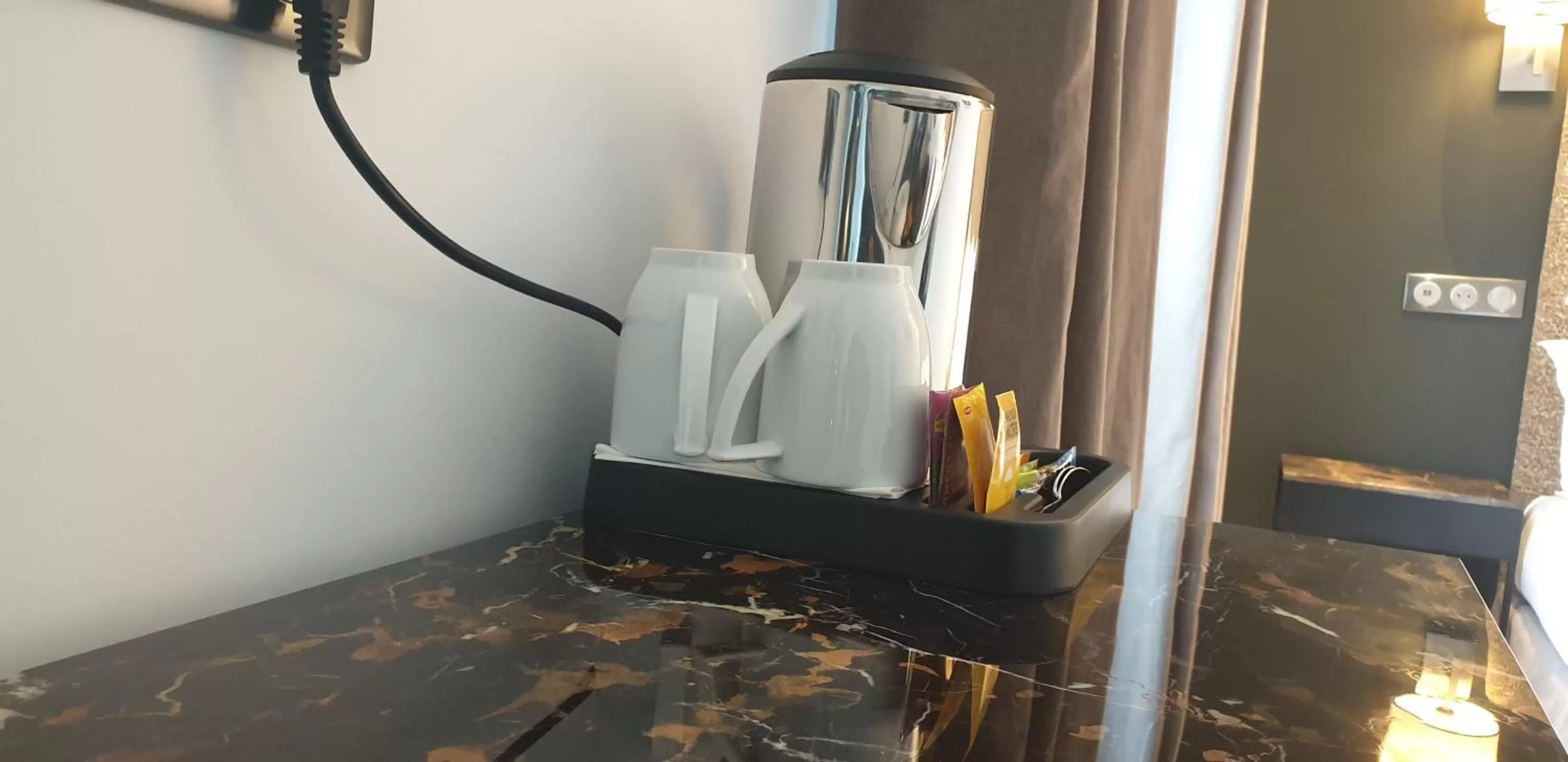 Decorative detail in Acacias Etoile