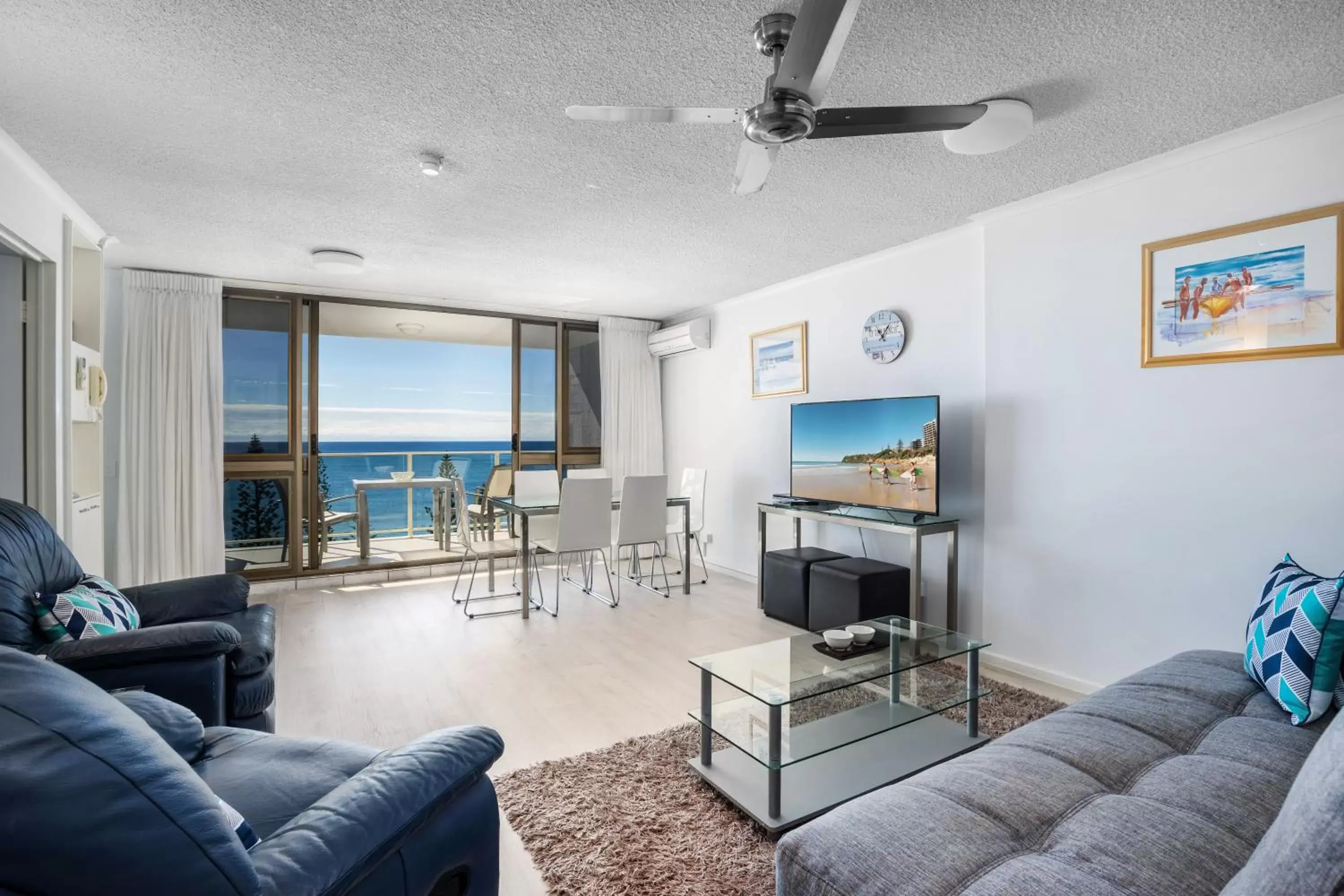 Living room, Seating Area in Pacific Beach Resort